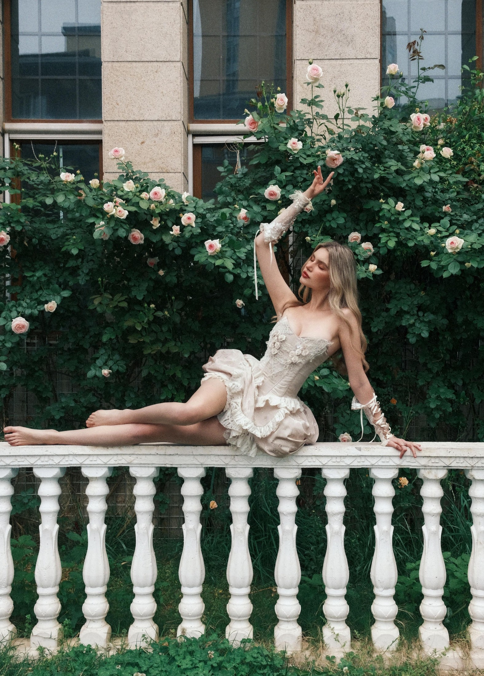 ALBINA – 《我将玫瑰藏入裙摆》[19P] 插图2