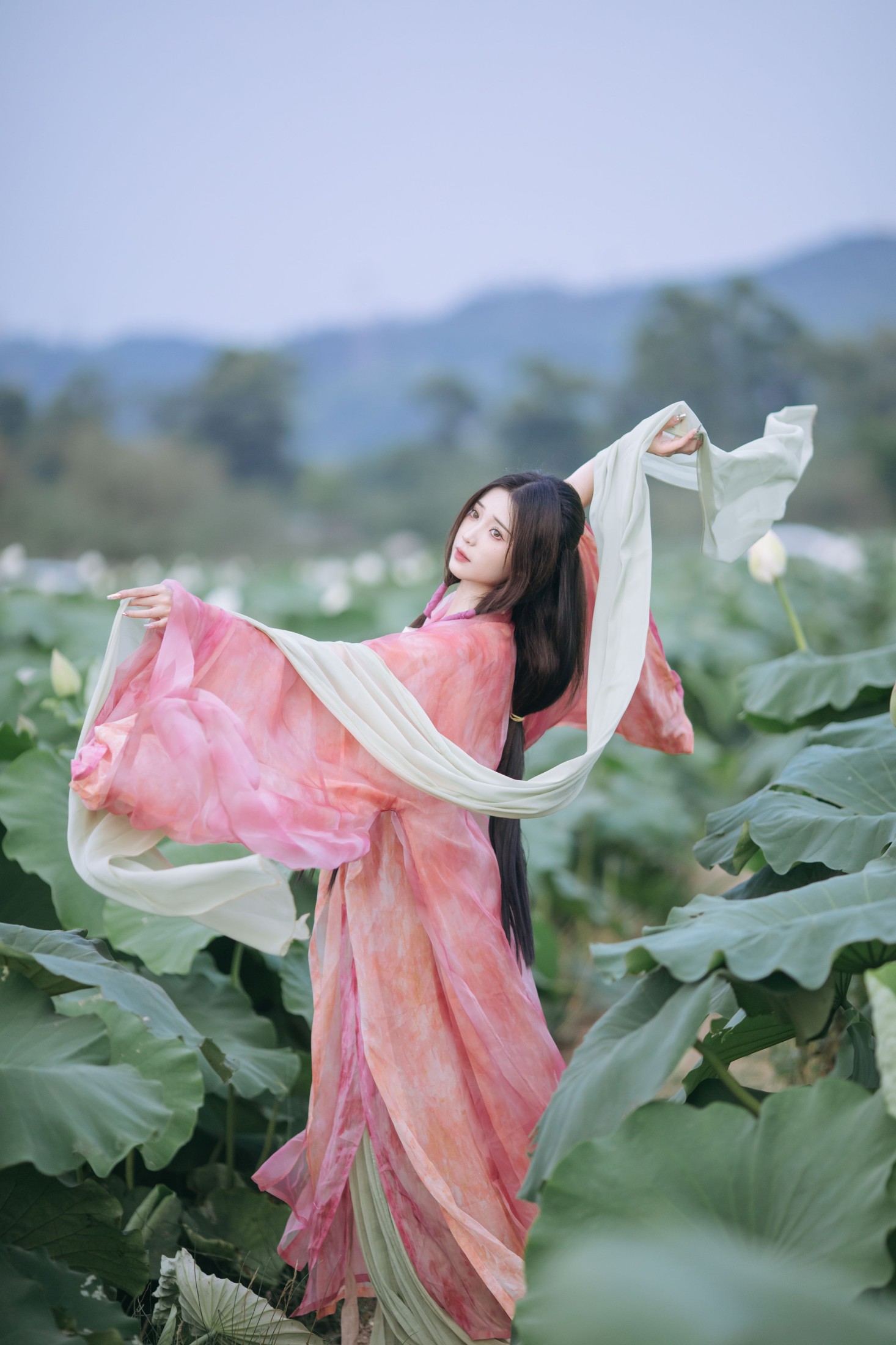 褚鸢鸢 – 《晚风吹倒荷花叶》[17P]-66COS