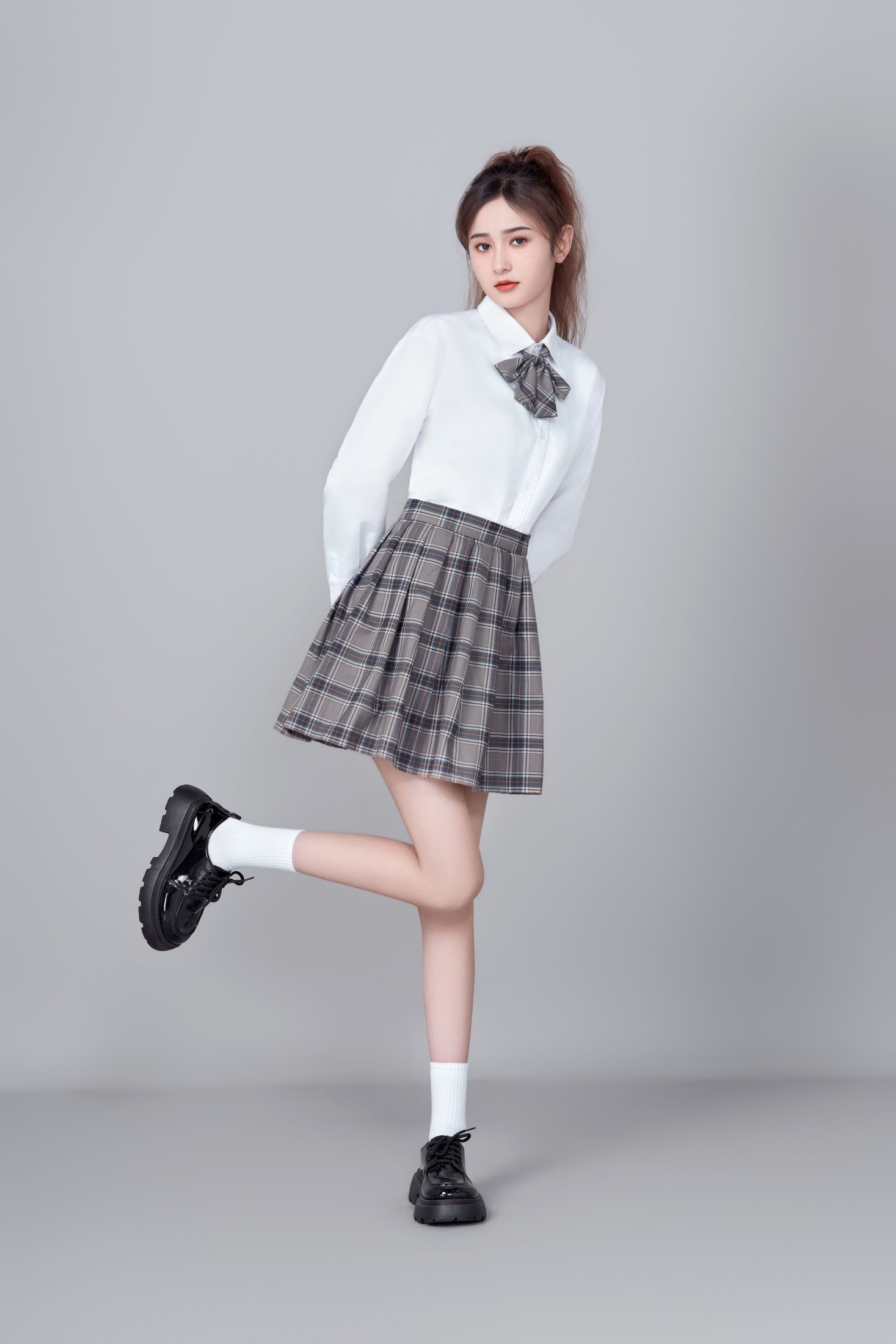 坎杜克 – 《白衫格裙：少女活力映像》[14P] 插图4