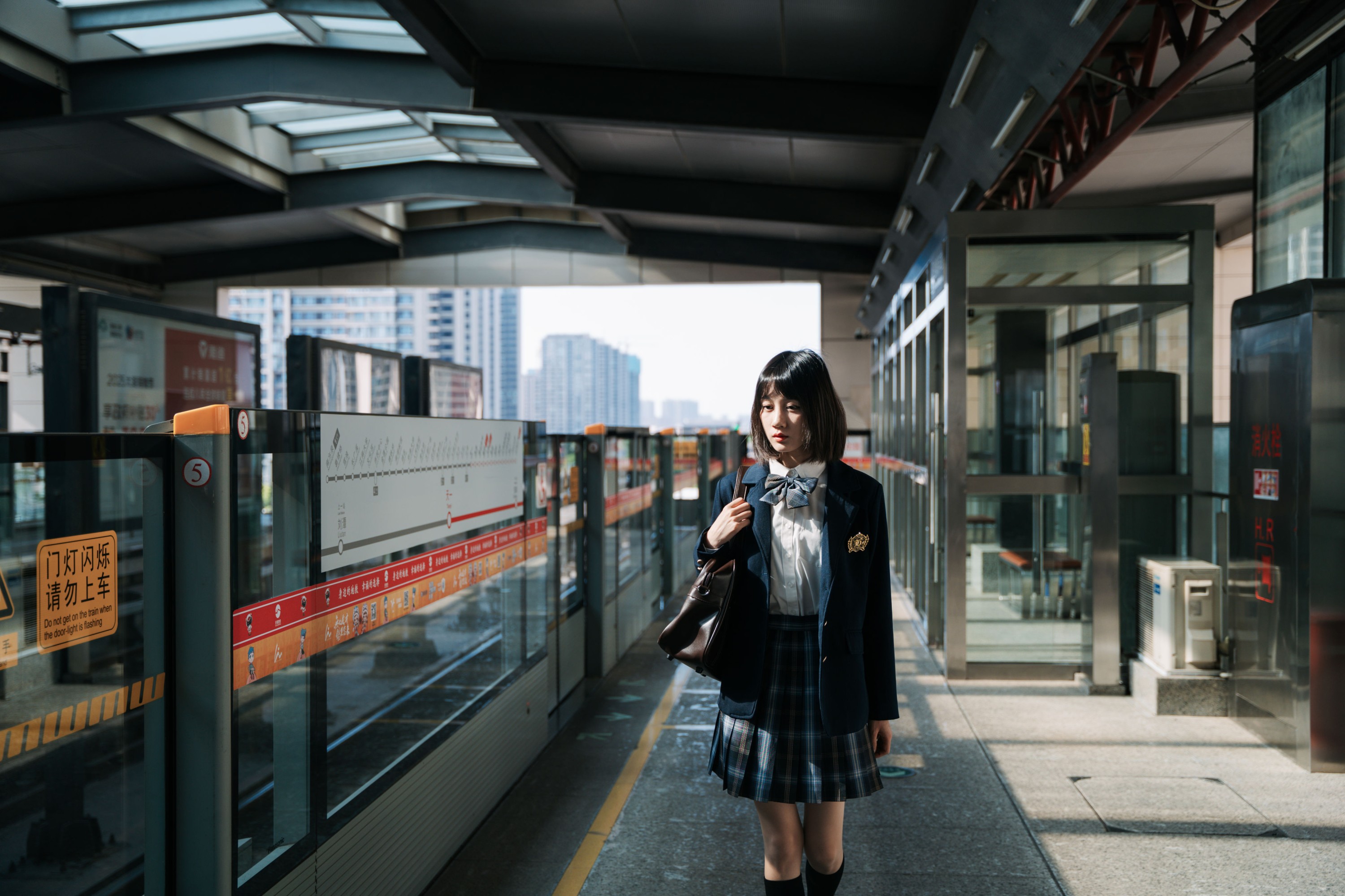 七七 – 《电影感日系地铁人像》[23P]-66COS