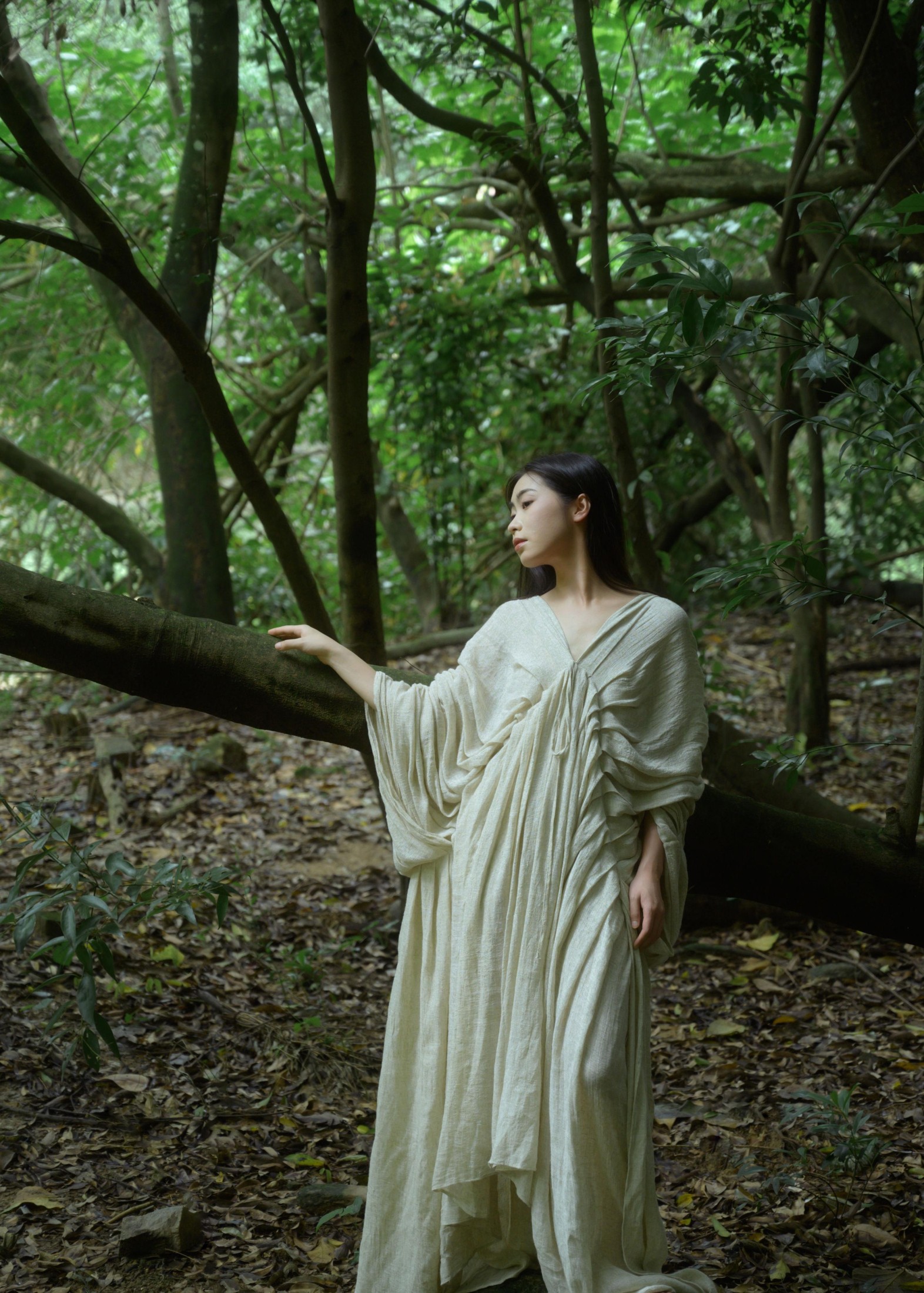 半个月亮 – 《在林中》[22P] 插图2