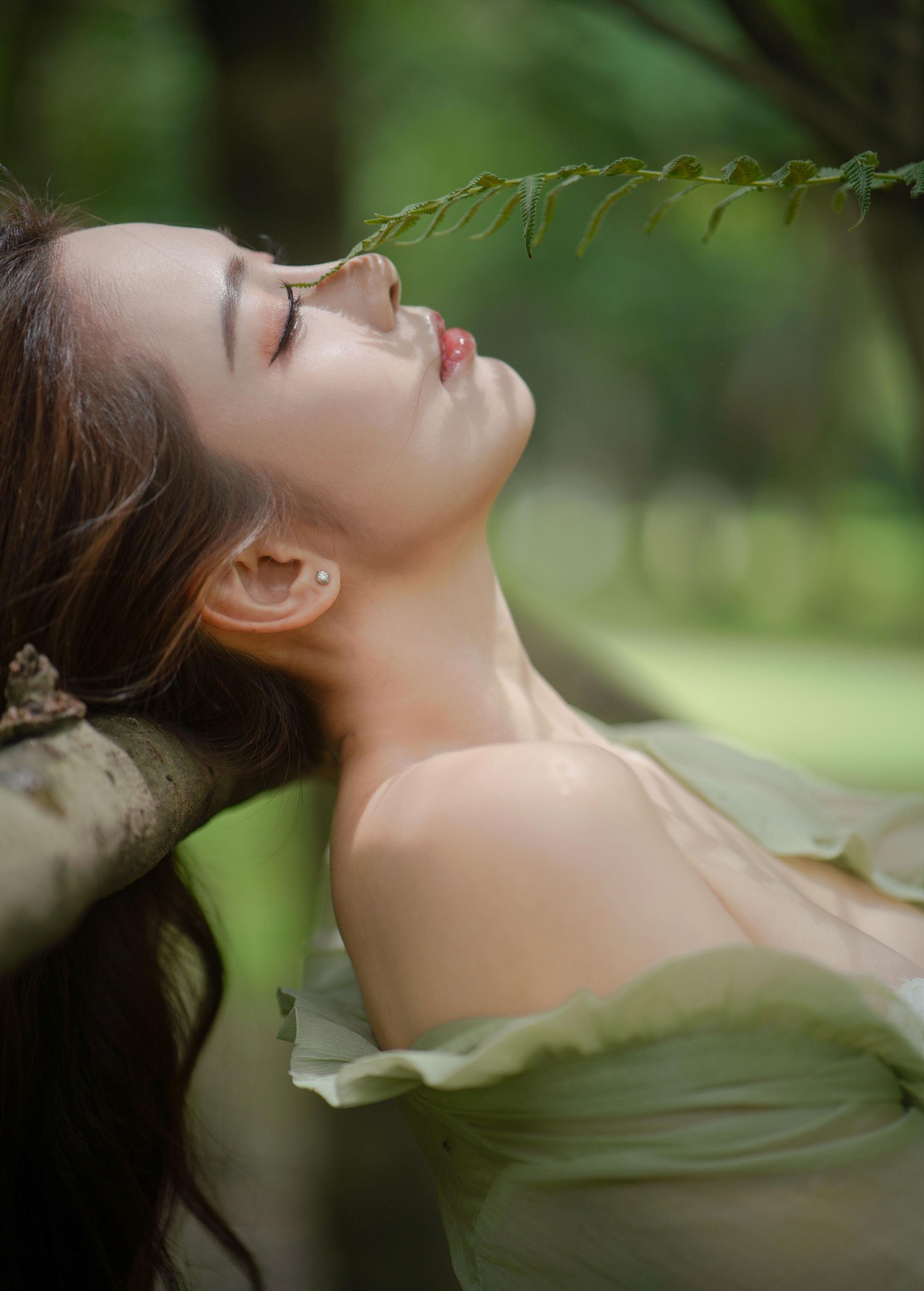  – 《森林童话：绿裙少女与光共舞》[39P] 插图2