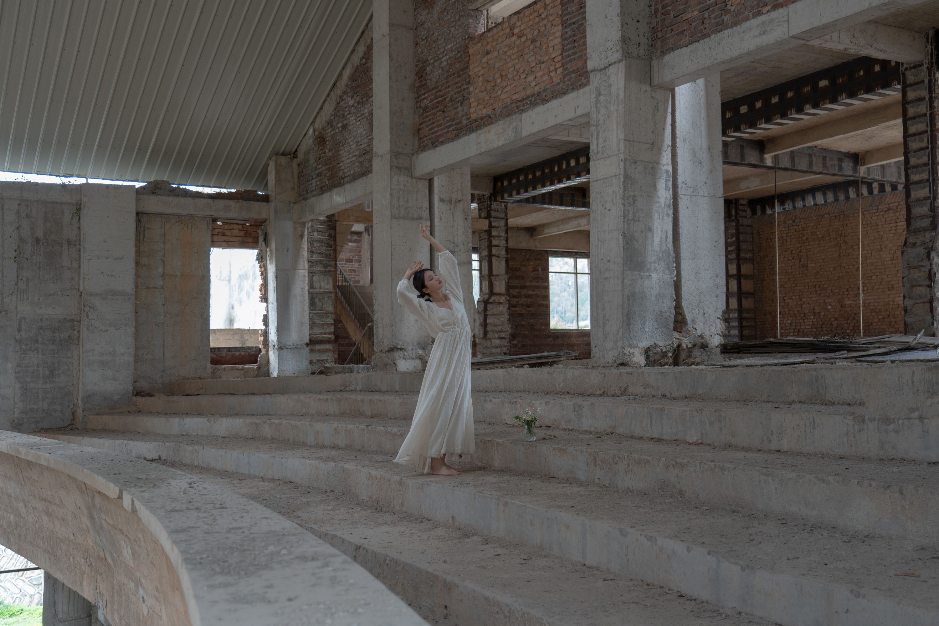 小雨天气 – 《裙摆漫过时光的碎痕》[18P] 插图2