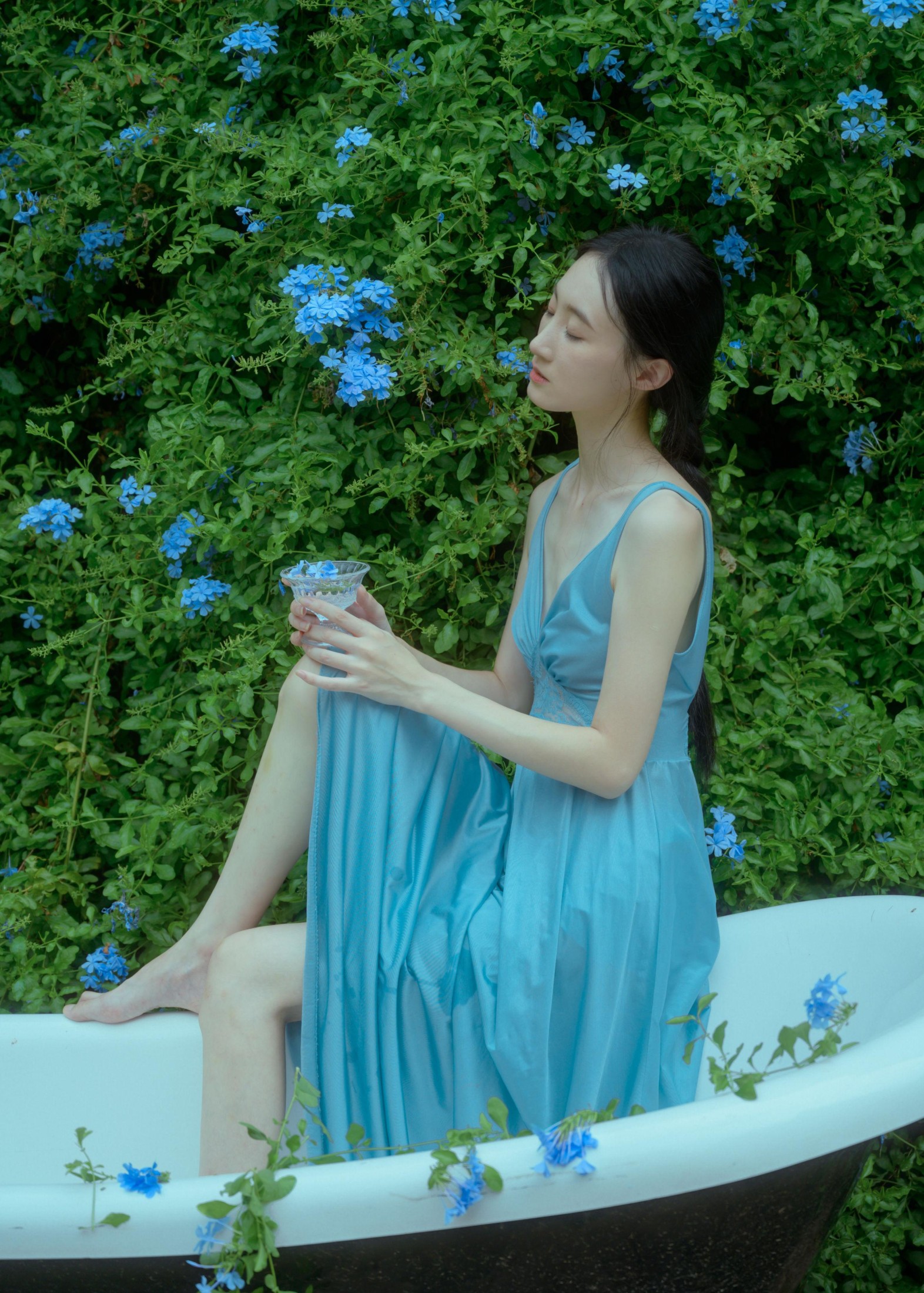 阿吉缘子 – 《夏天与蓝雪花》[14P] 插图2