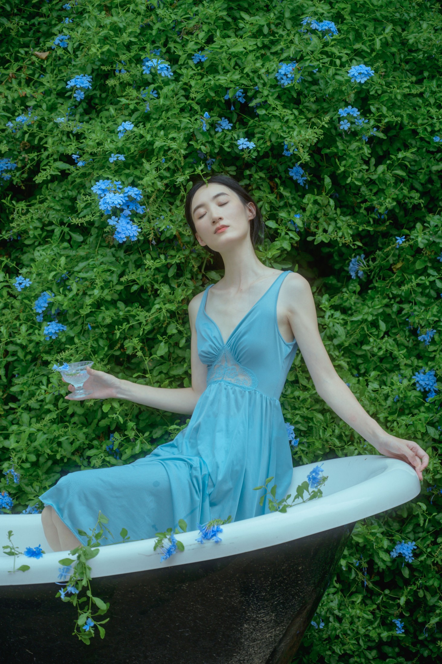 阿吉缘子 – 《夏天与蓝雪花》[14P] 插图3