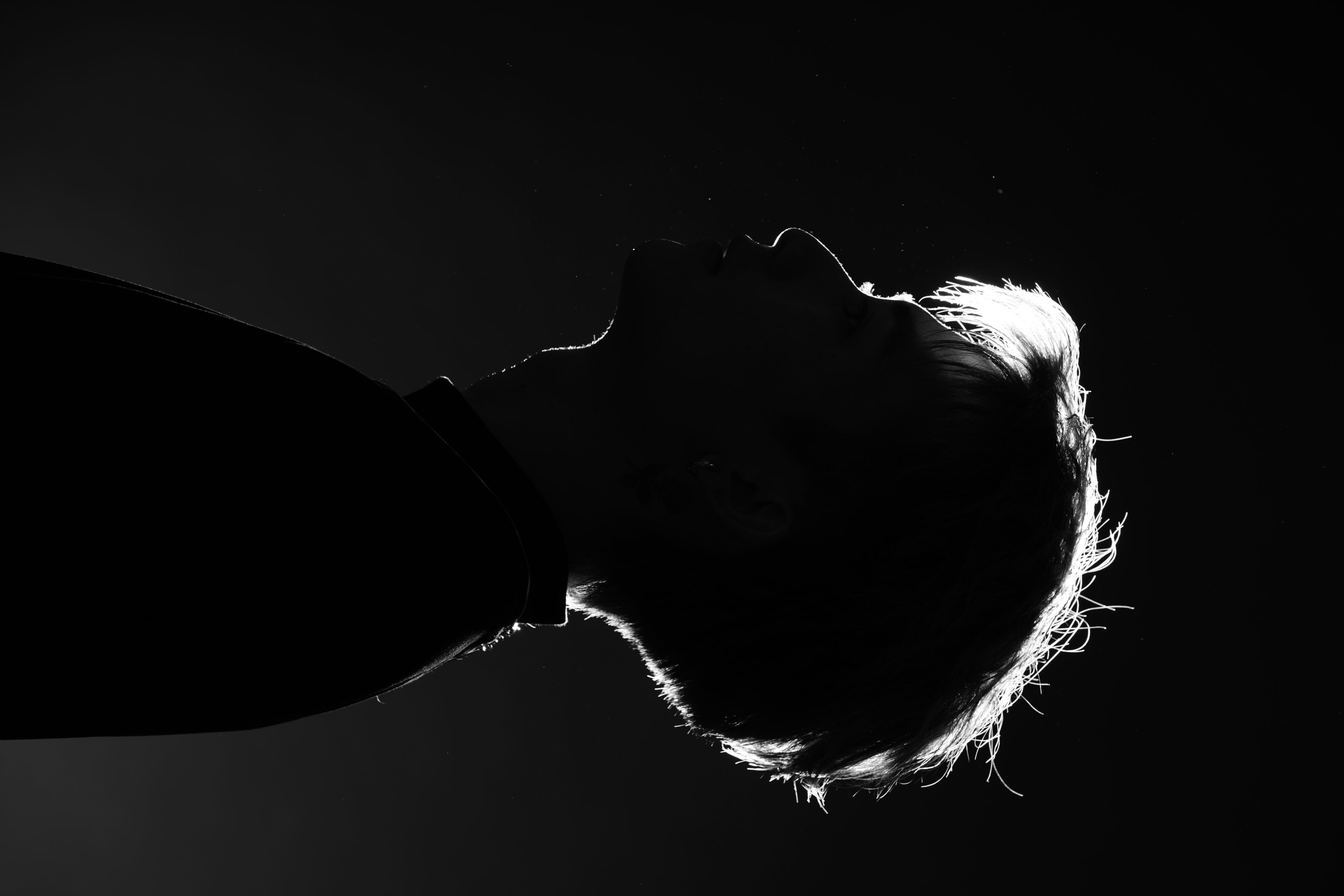 无名 – 《光影勾勒：男士深邃神态黑白影像》[13P] 插图3