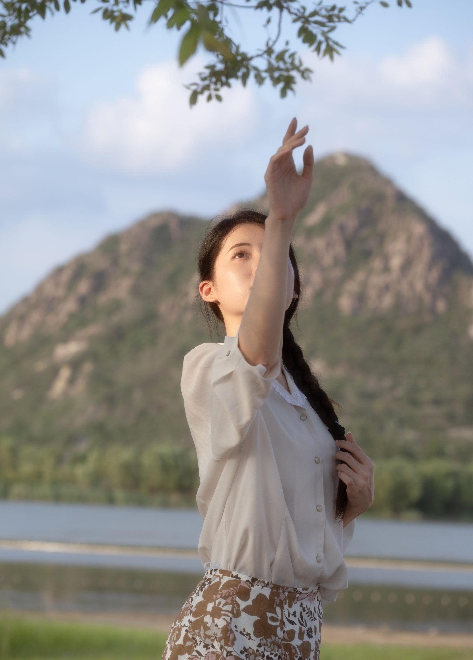 慢声 – 《夏望山楹，晨起侍花》[57P] 插图2