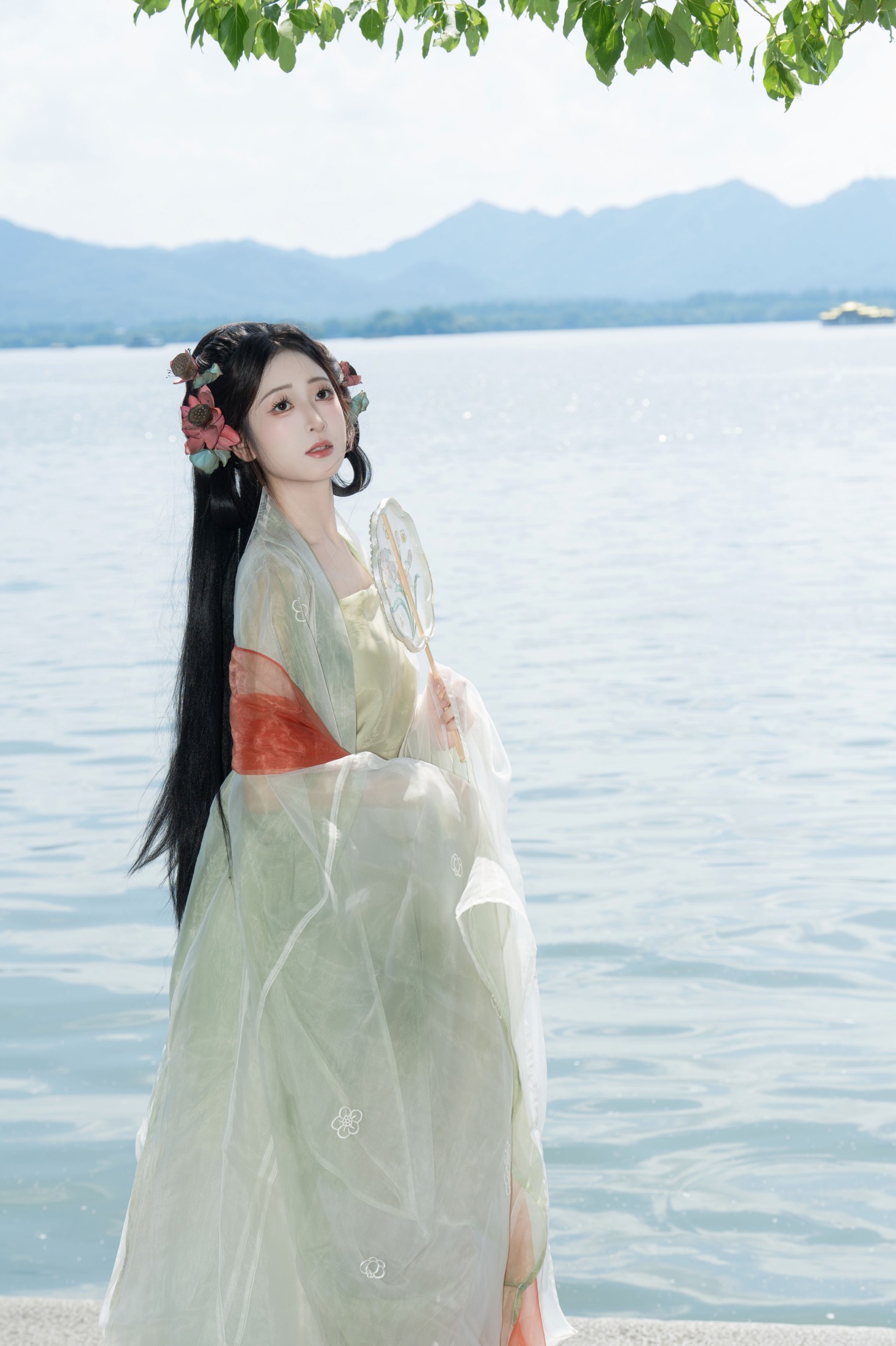 小何 – 《荷花如画》[20P]-66COS