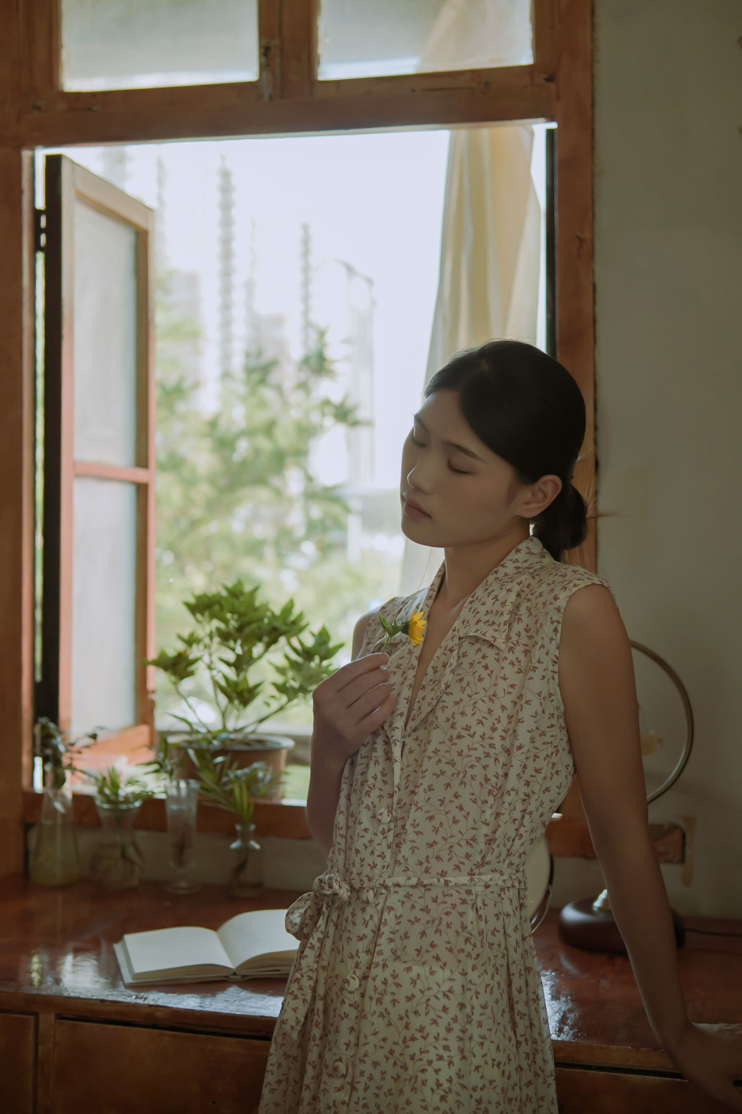 雨子i – 《窗边的向日葵开了又落》[14P]-66COS