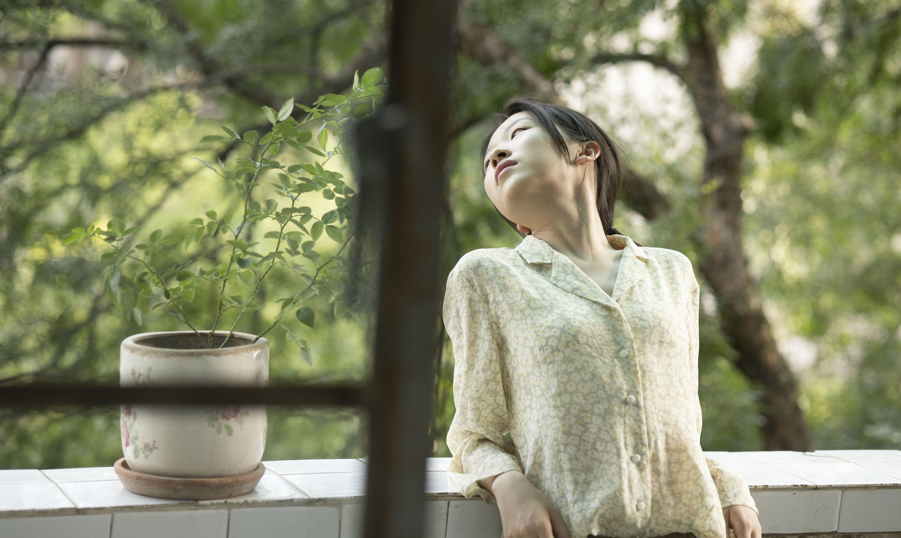 小鱼饼干 – 《像做了一个梦 梦里有风 有朝霞  山茶花和积雪》[24P]-66COS