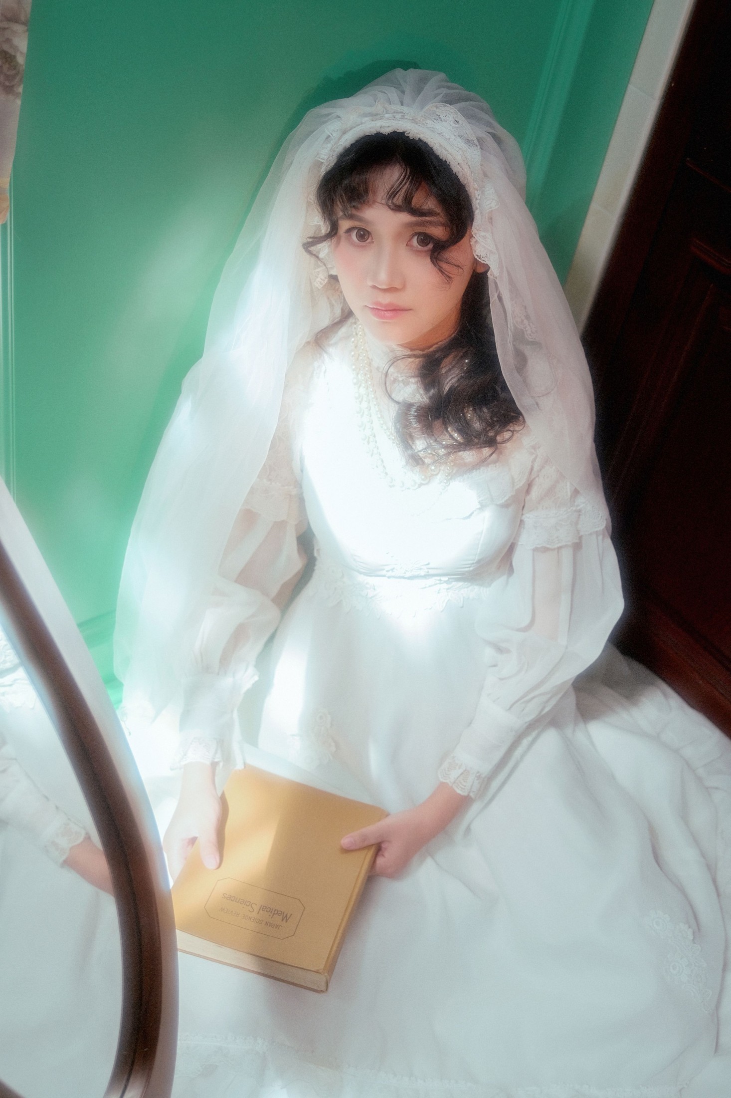 钟灵 – 《复古婚纱》[27P]-66COS
