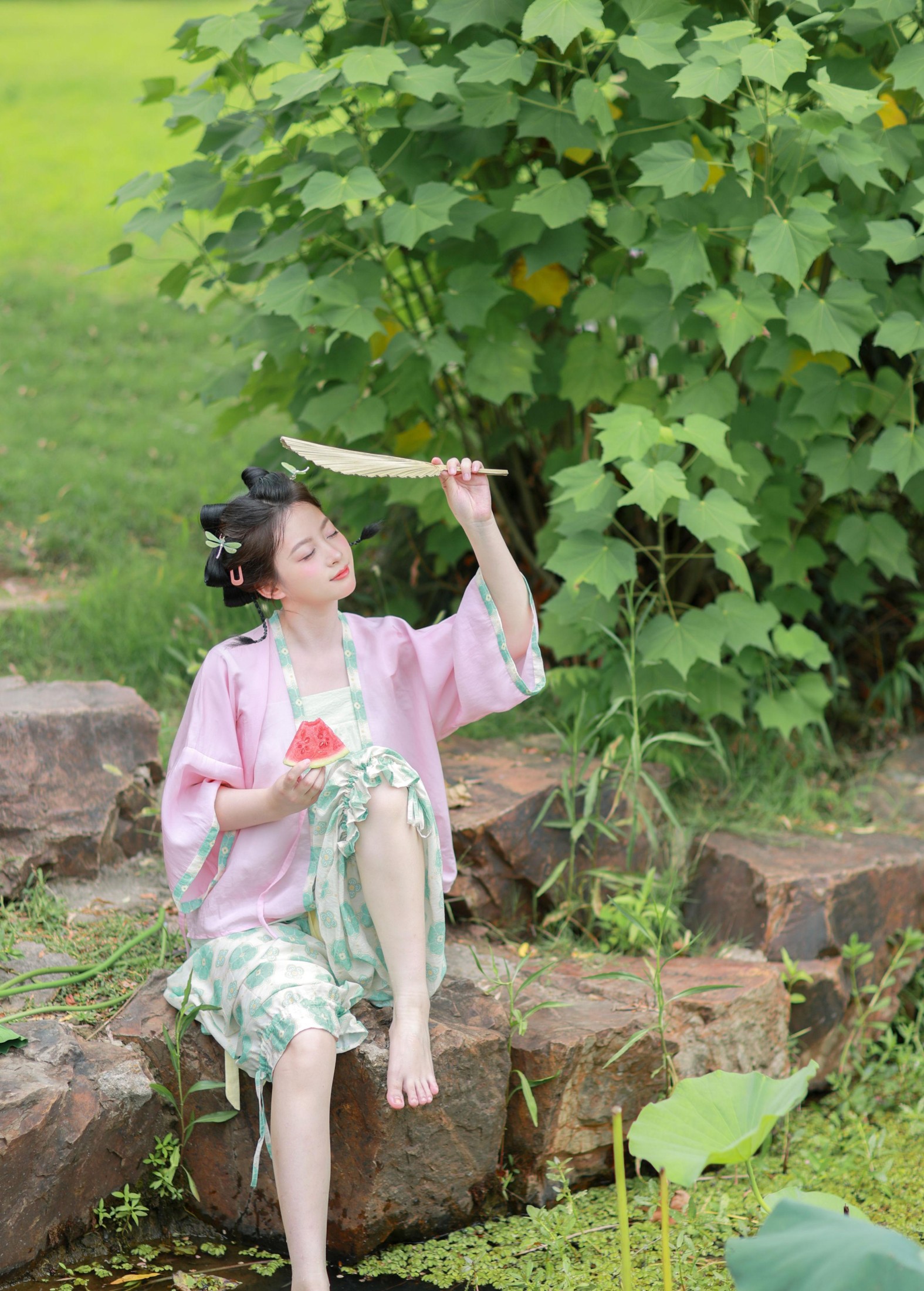 小猫鱼干 – 《树荫照水弄晴柔，闲看蜻蜓立荷头》[13P] 插图2