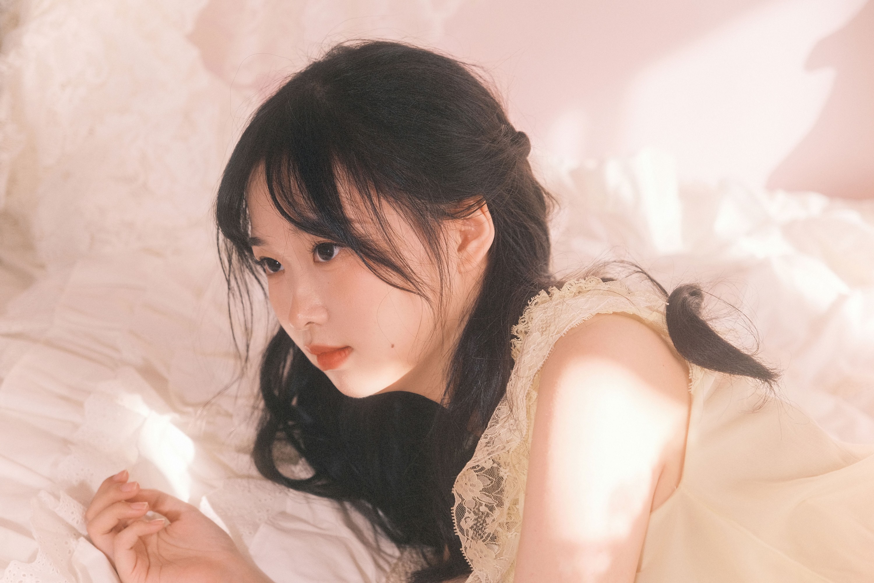 小吴 – 《爱是神洒在她肩上的光》[13P]-66COS