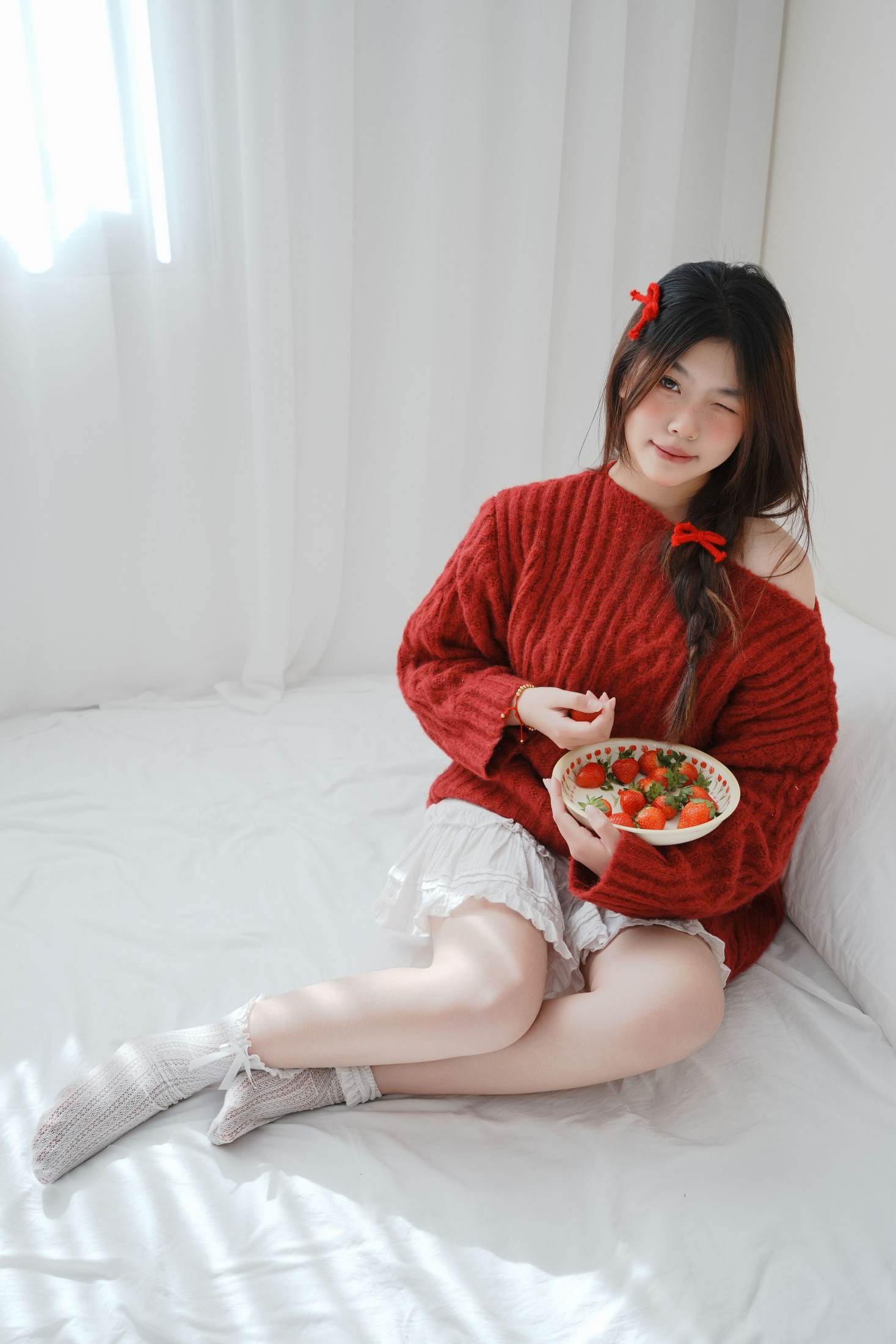 静静已 – 《草莓 小白裙室内》[16P] 插图3