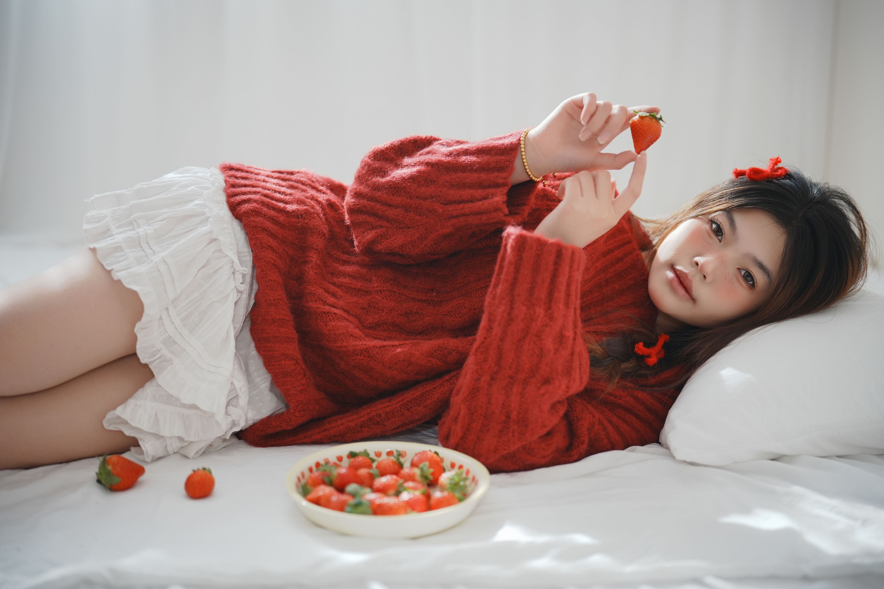 静静已 – 《草莓 小白裙室内》[16P] 插图5