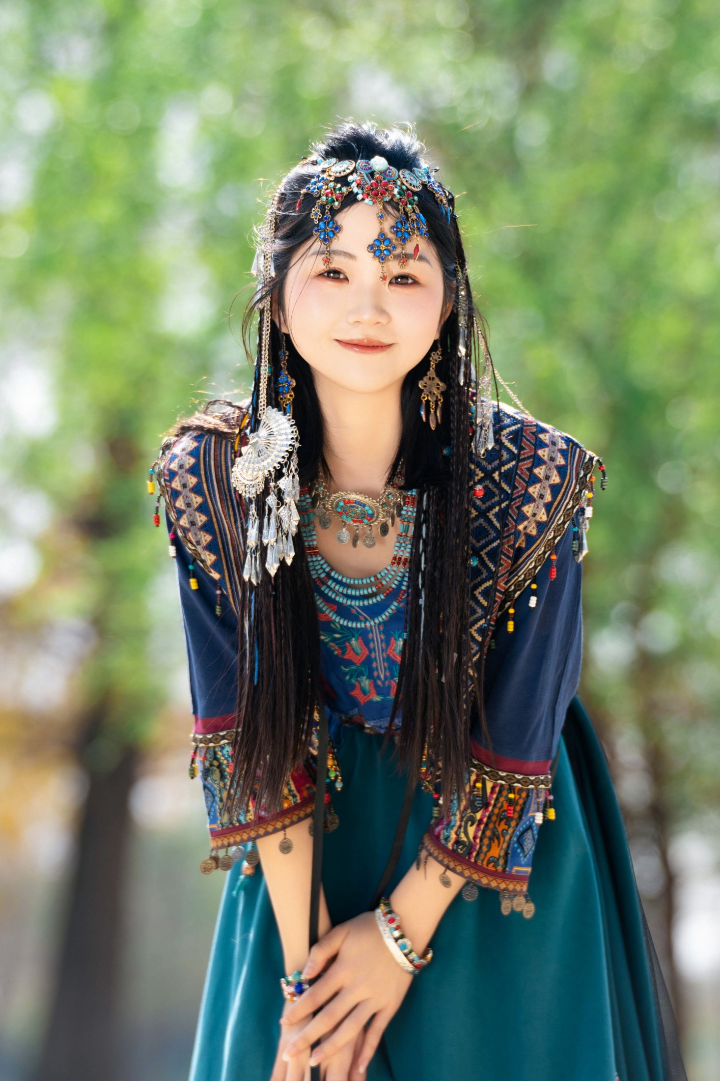 晓蓝 – 《苗疆少女 森林中发光》[24P] 插图4