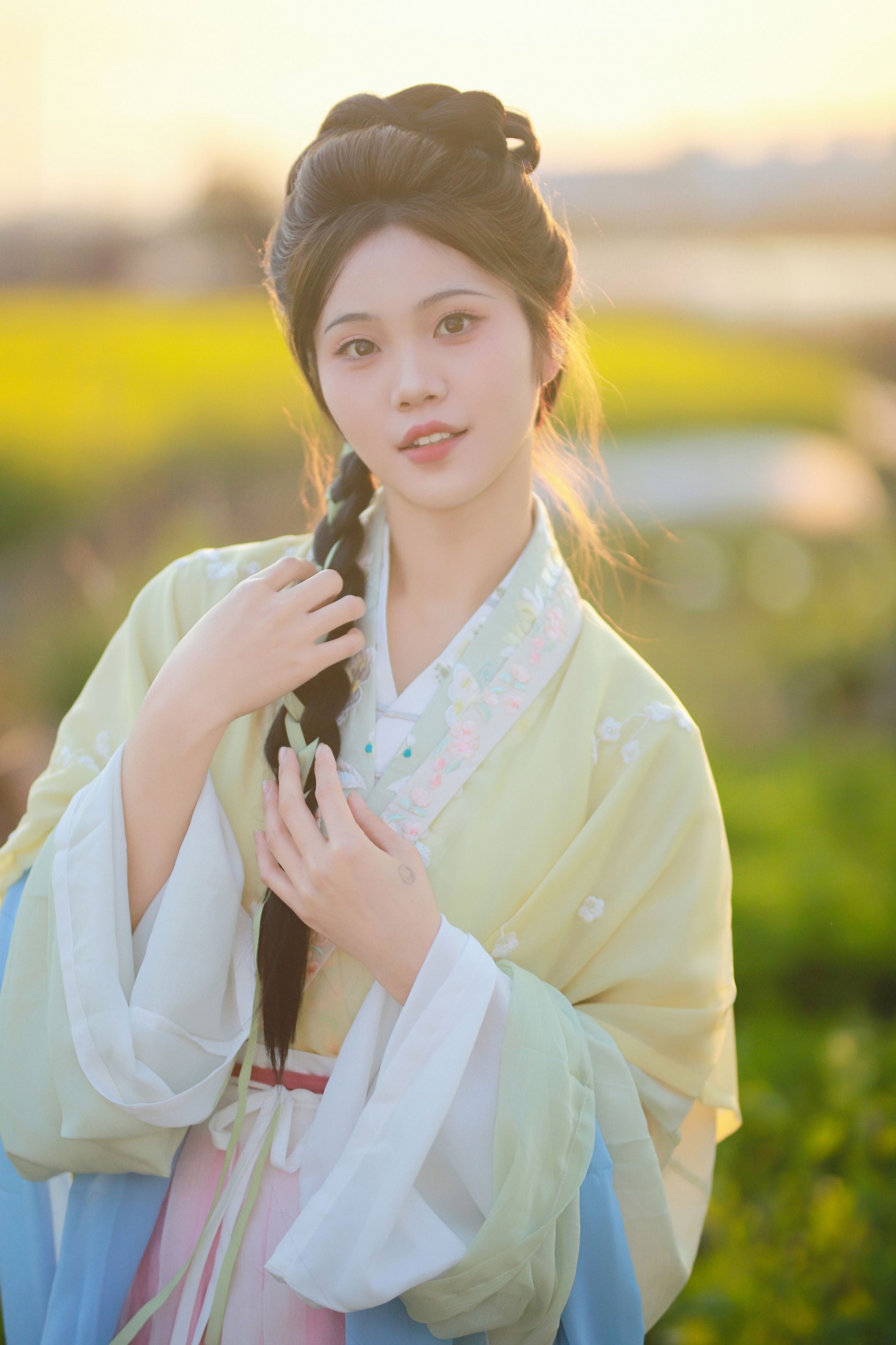 今天要去化妆玲 – 《油菜花与少女》[13P]-66COS