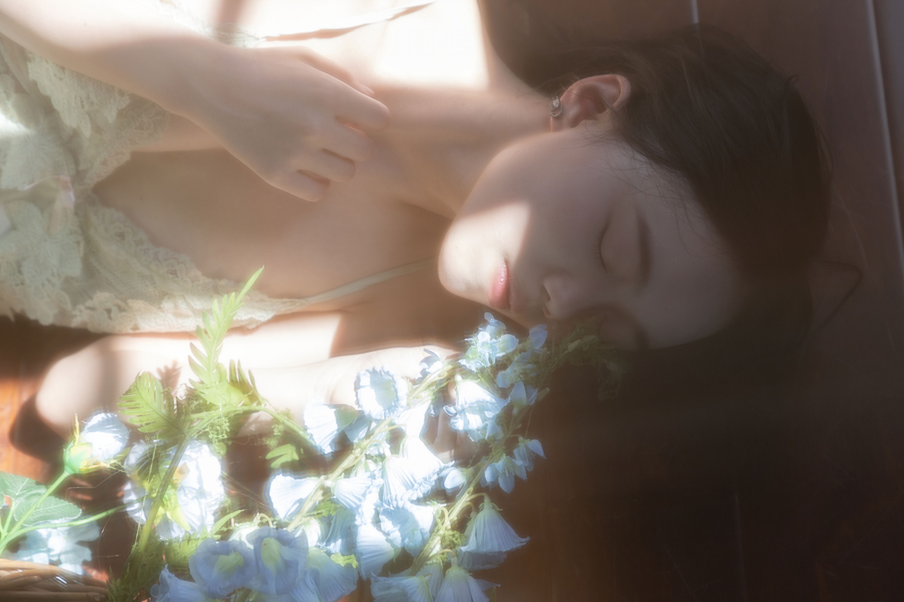 解云花 – 《夏季结束前在老房子里的身体记录》[15P] 插图3