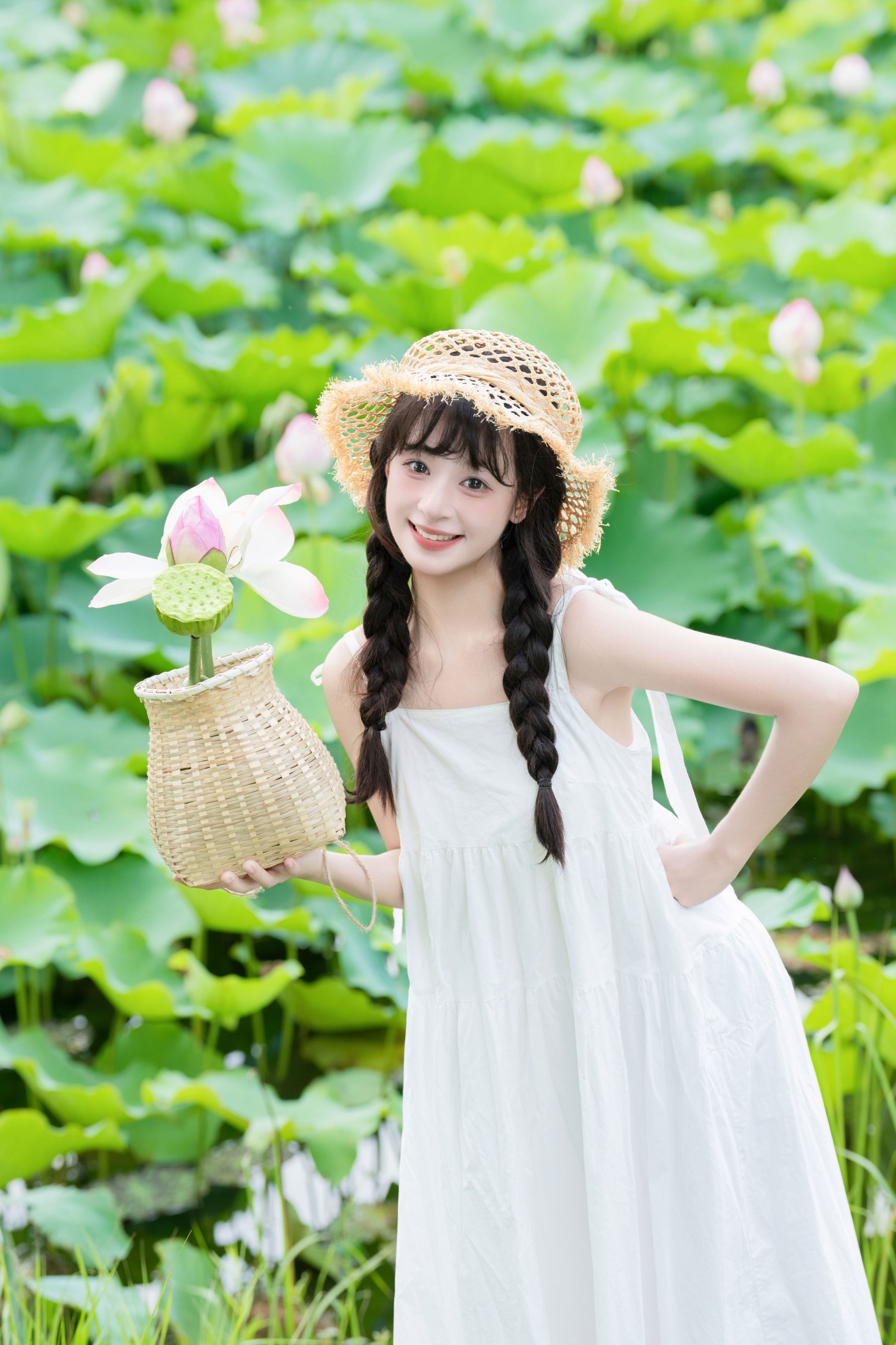 夏芋小年 – 《荷塘》[27P]-66COS