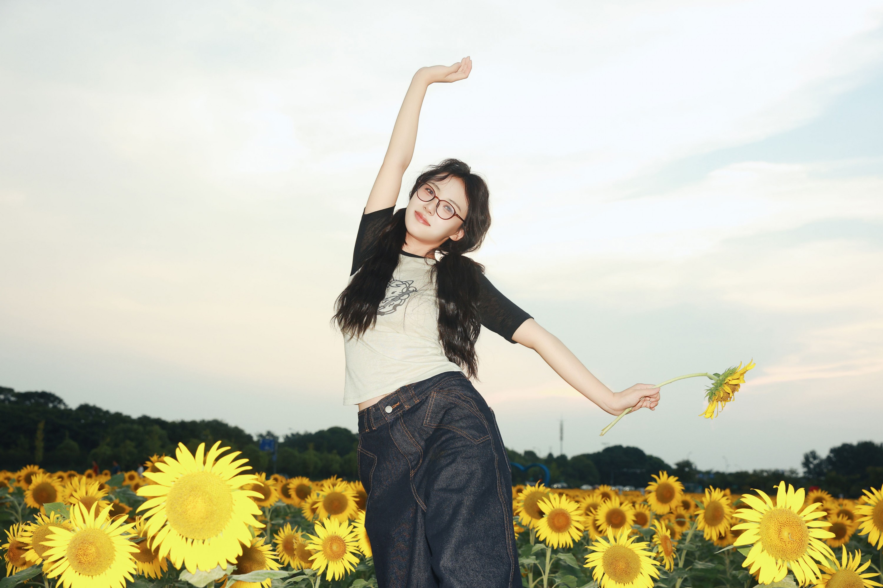 ivvvv – 《向日葵花海》[38P] 插图3