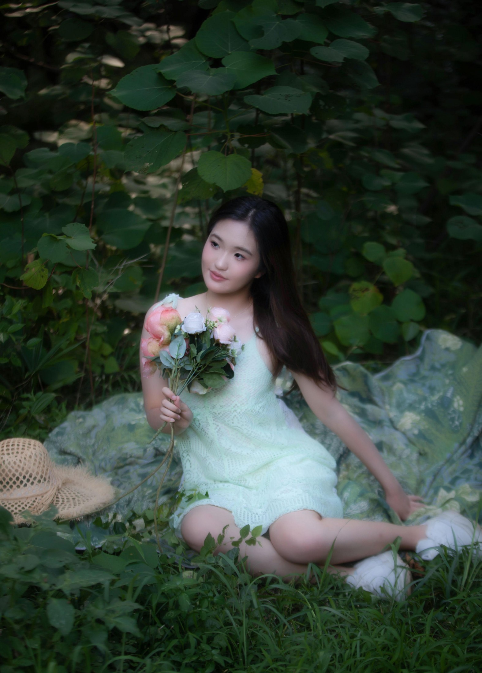 小雅 – 《草地上的少女》[16P] 插图2