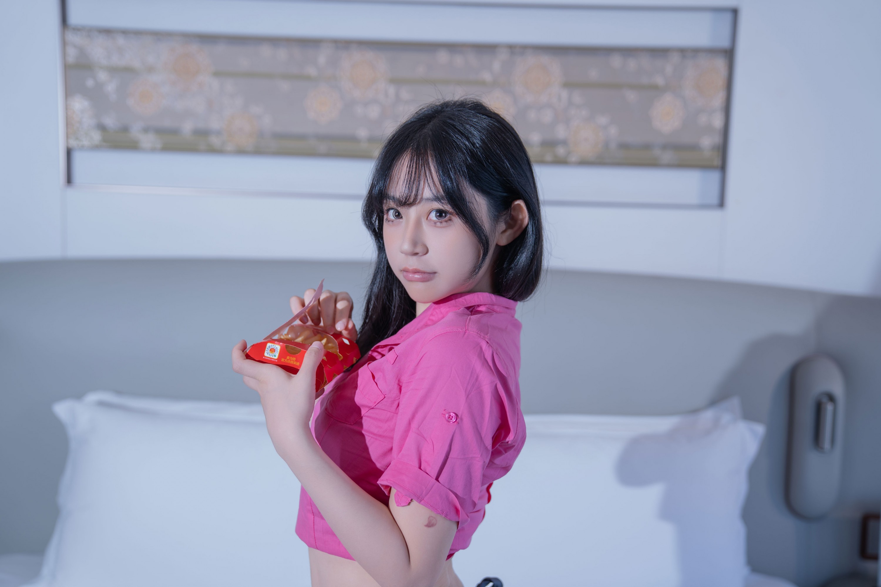 一元同学Jodie – 《绯色慵懒：独处时光的微醺格调》[45P] 插图3