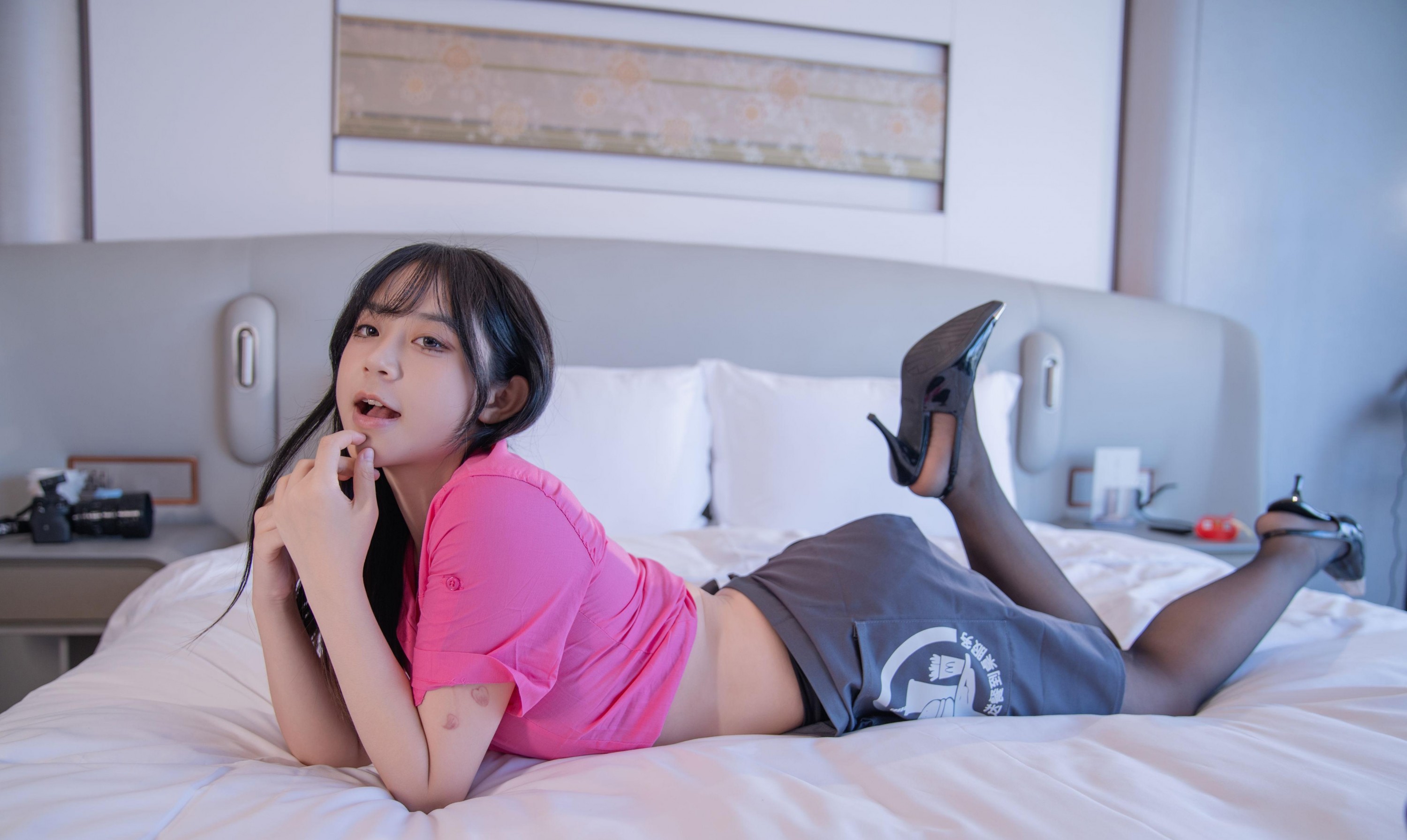 一元同学Jodie – 《绯色慵懒：独处时光的微醺格调》[45P] 插图2