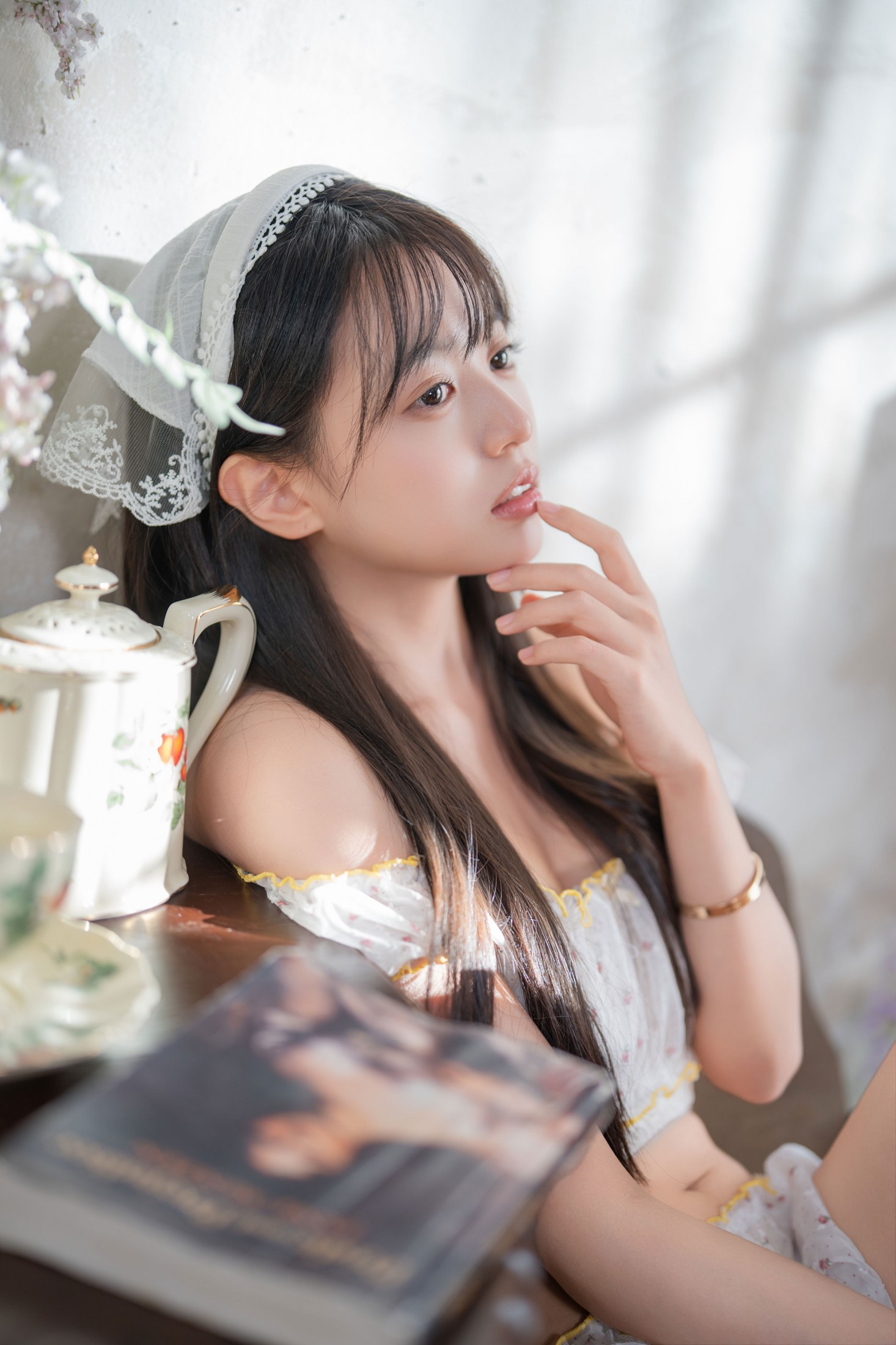 小亿 – 《春日私语：蕾丝与光斑的温柔叙事》[46P] 插图4