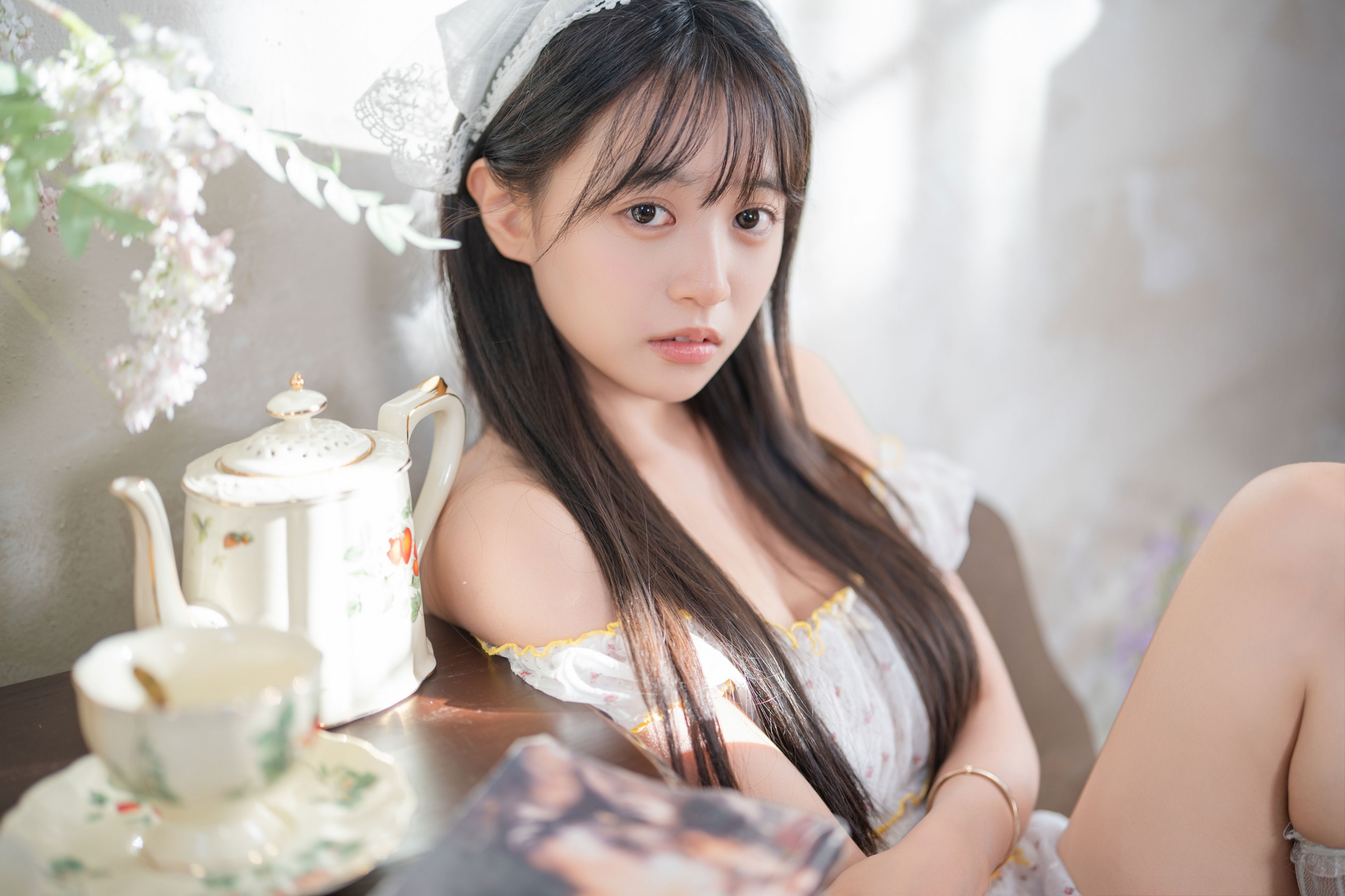 小亿 – 《春日私语：蕾丝与光斑的温柔叙事》[46P] 插图3