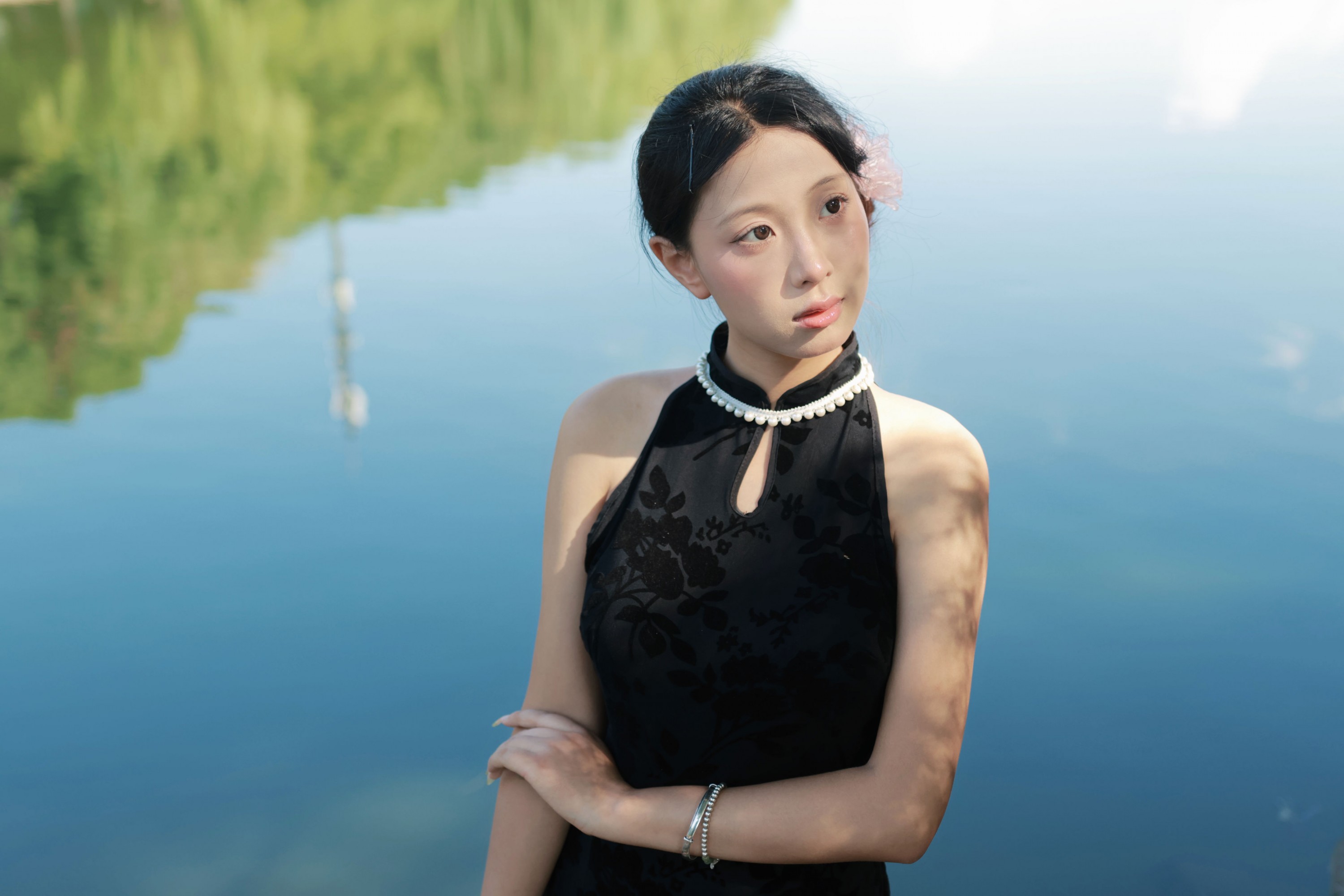 小u – 《湖边旗袍》[46P]-66COS