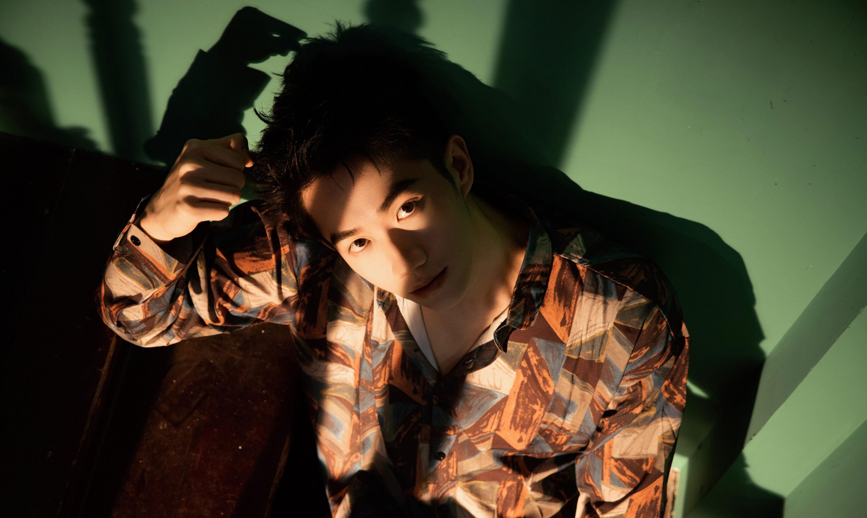 南风 – 《复古潮韵：穿梭时光的型格玩家》[15P] 插图2