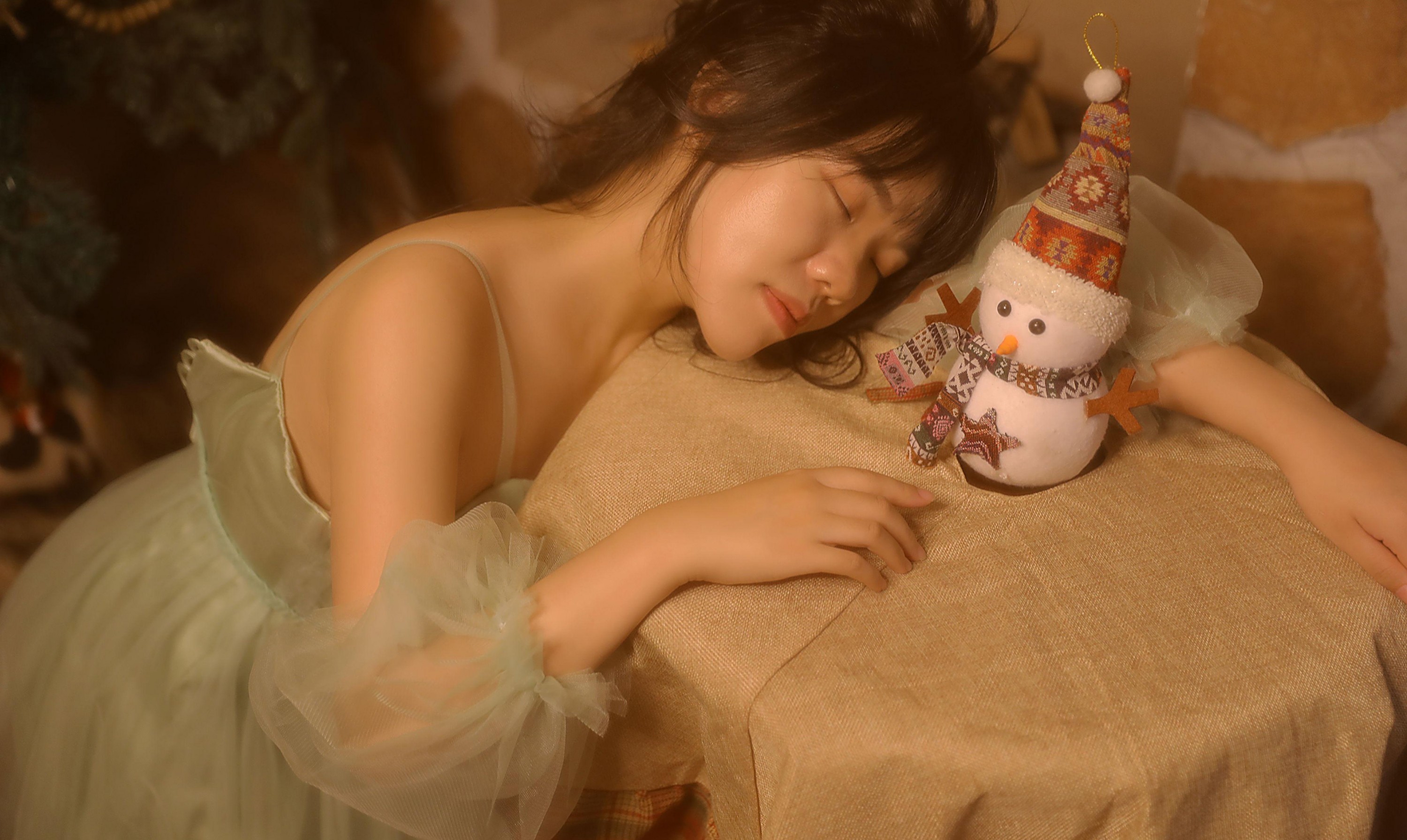 Quinnao巧阿 – 《不一样的圣诞》[10P] 插图2