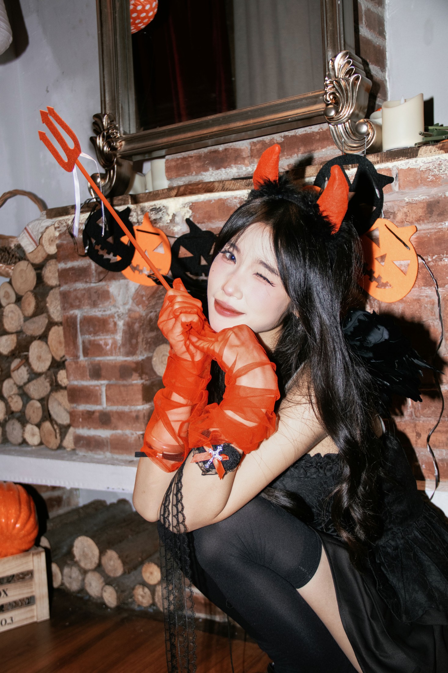 小欣吃不饱 – 《小恶魔》[13P]-66COS