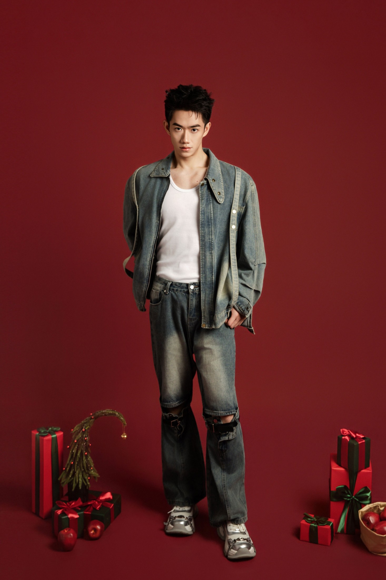 南风 – 《红调圣诞：牛仔与白背心的活力狂欢》[18P]-66COS