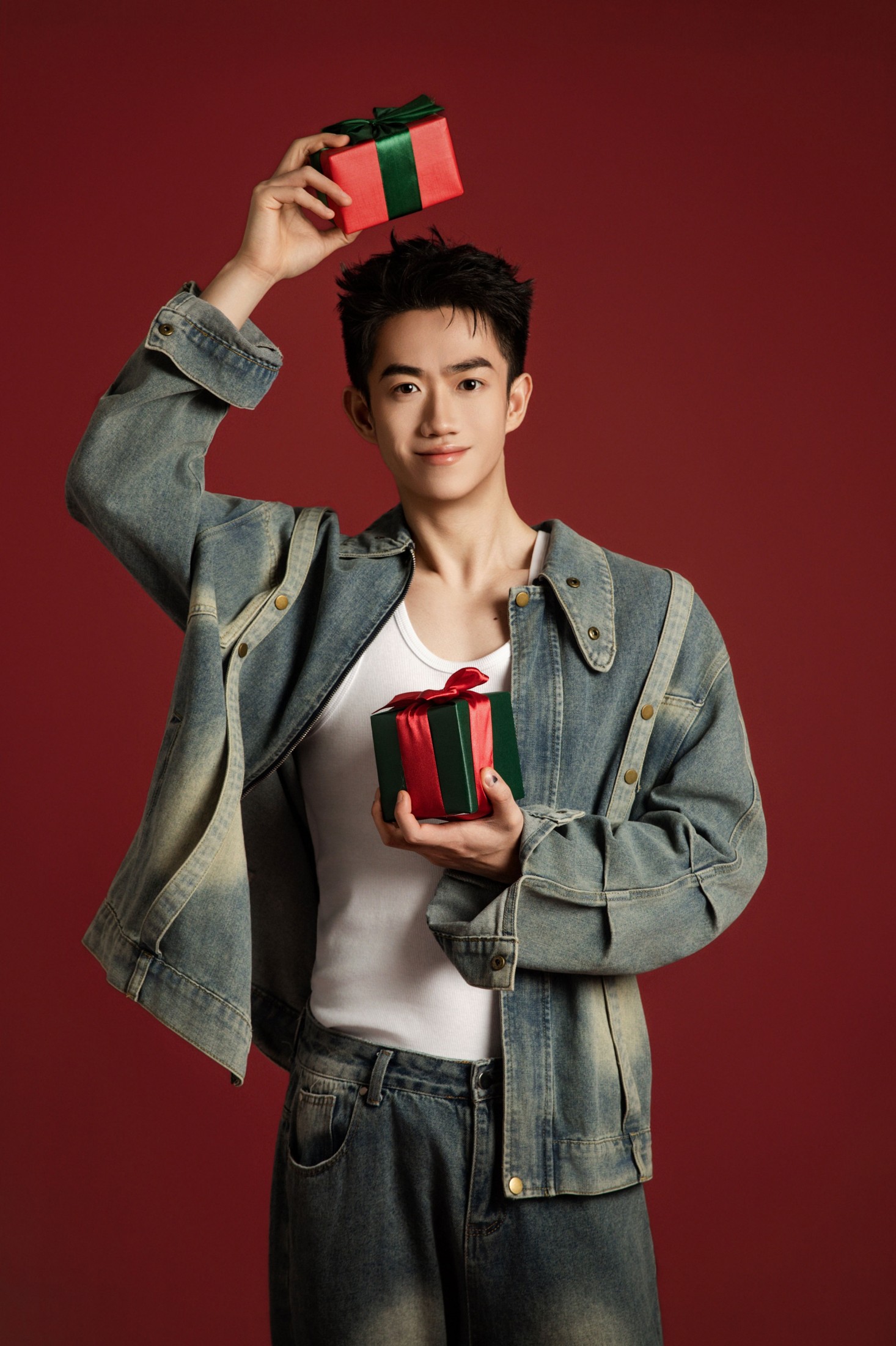 南风 – 《红调圣诞：牛仔与白背心的活力狂欢》[18P] 插图5