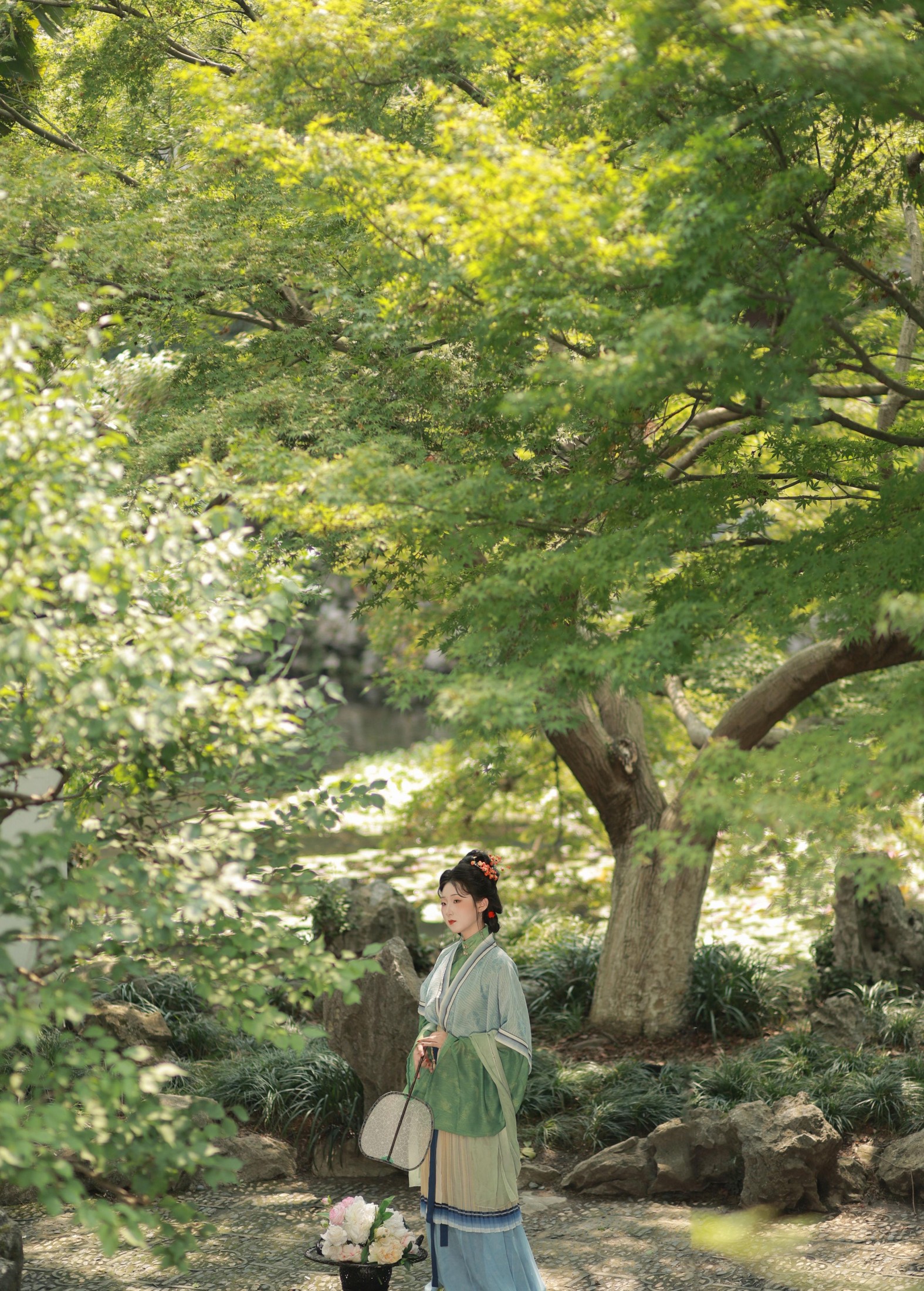 秦卿卿 - 《黛眉轻扫远山春，杏眼流波月作神》[9P] 插图2