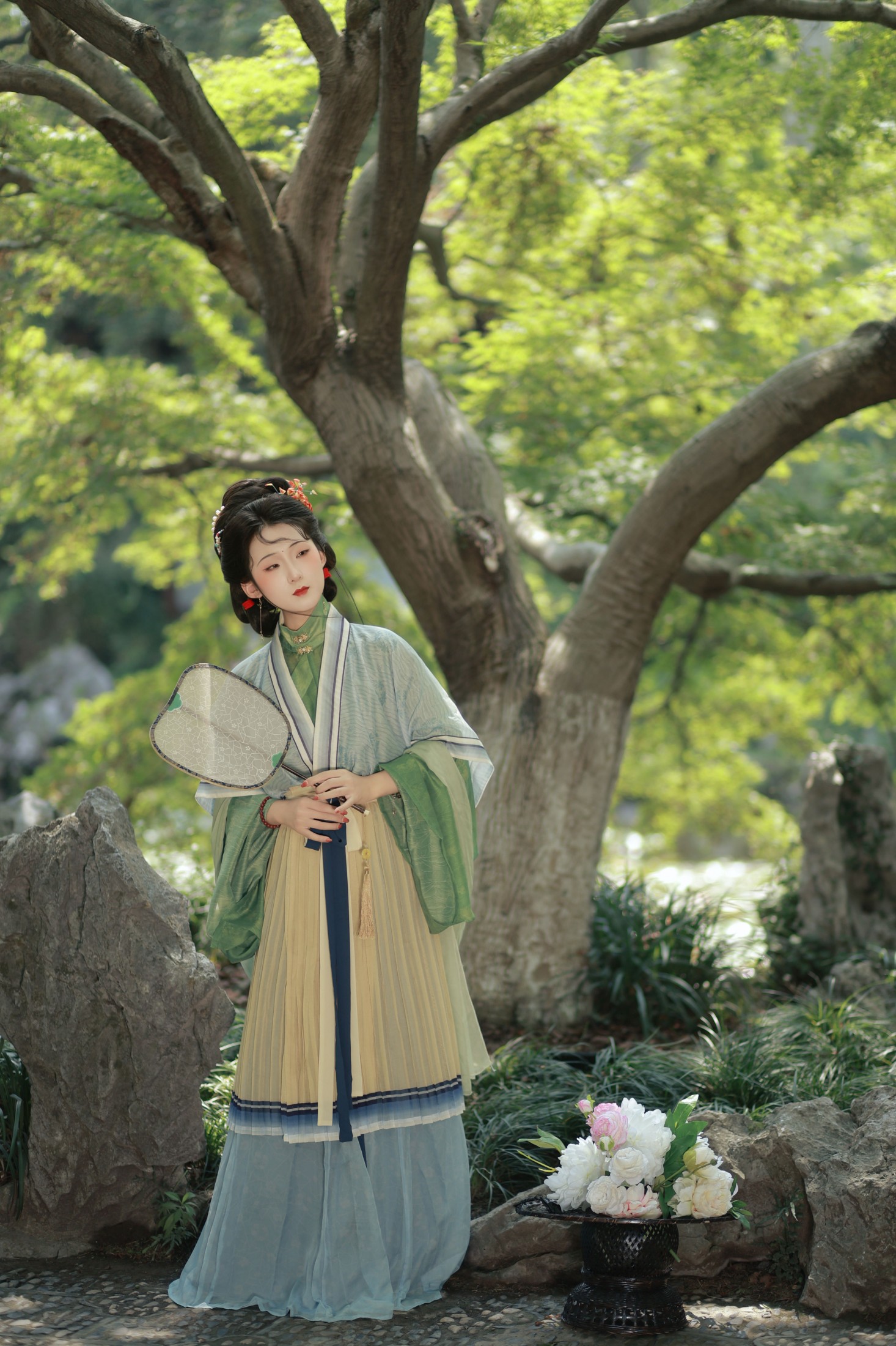 秦卿卿 - 《黛眉轻扫远山春，杏眼流波月作神》[9P] 插图4