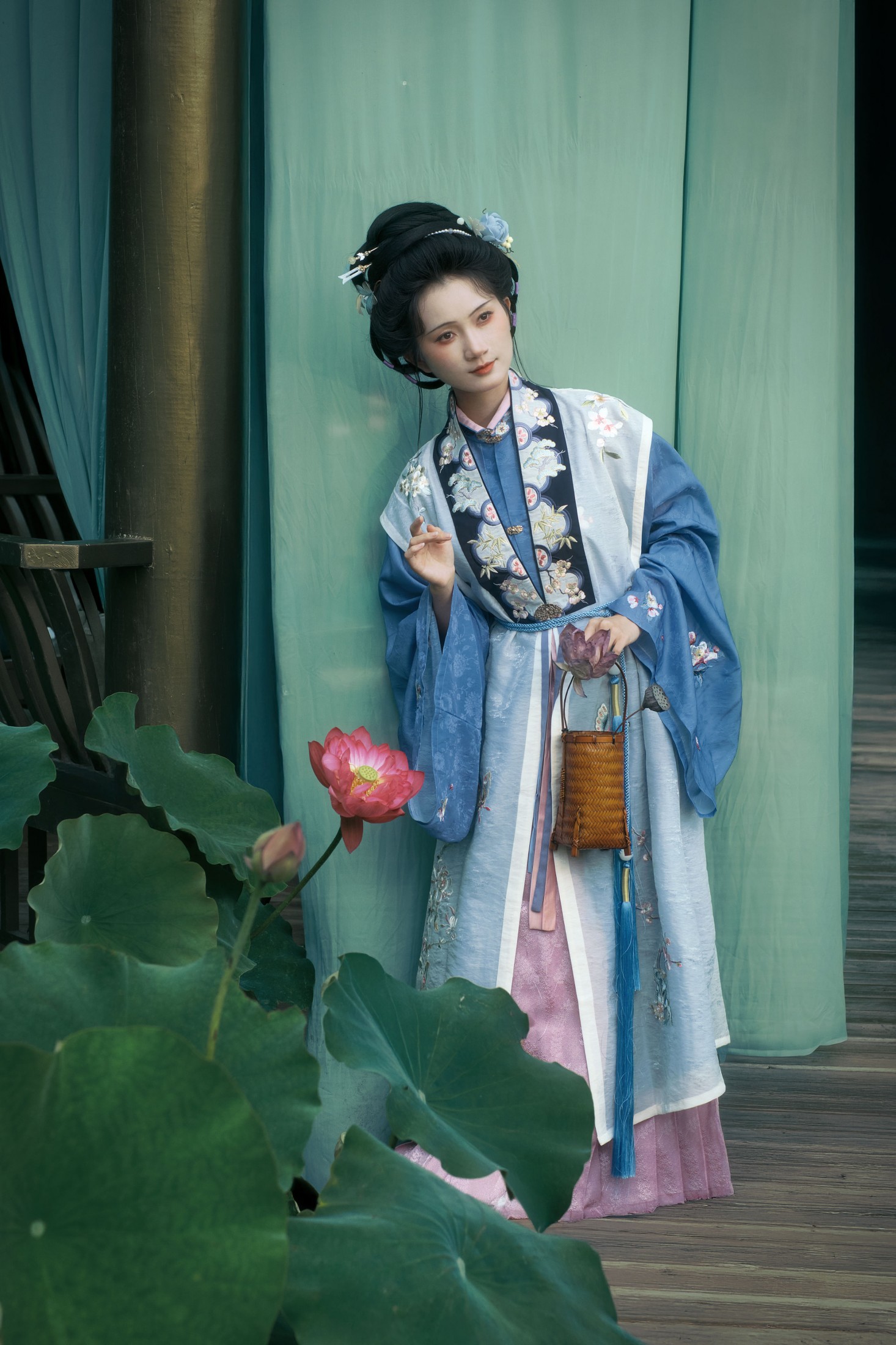 《风吻荷梢时，听见了莲的低语》[9P]-66COS