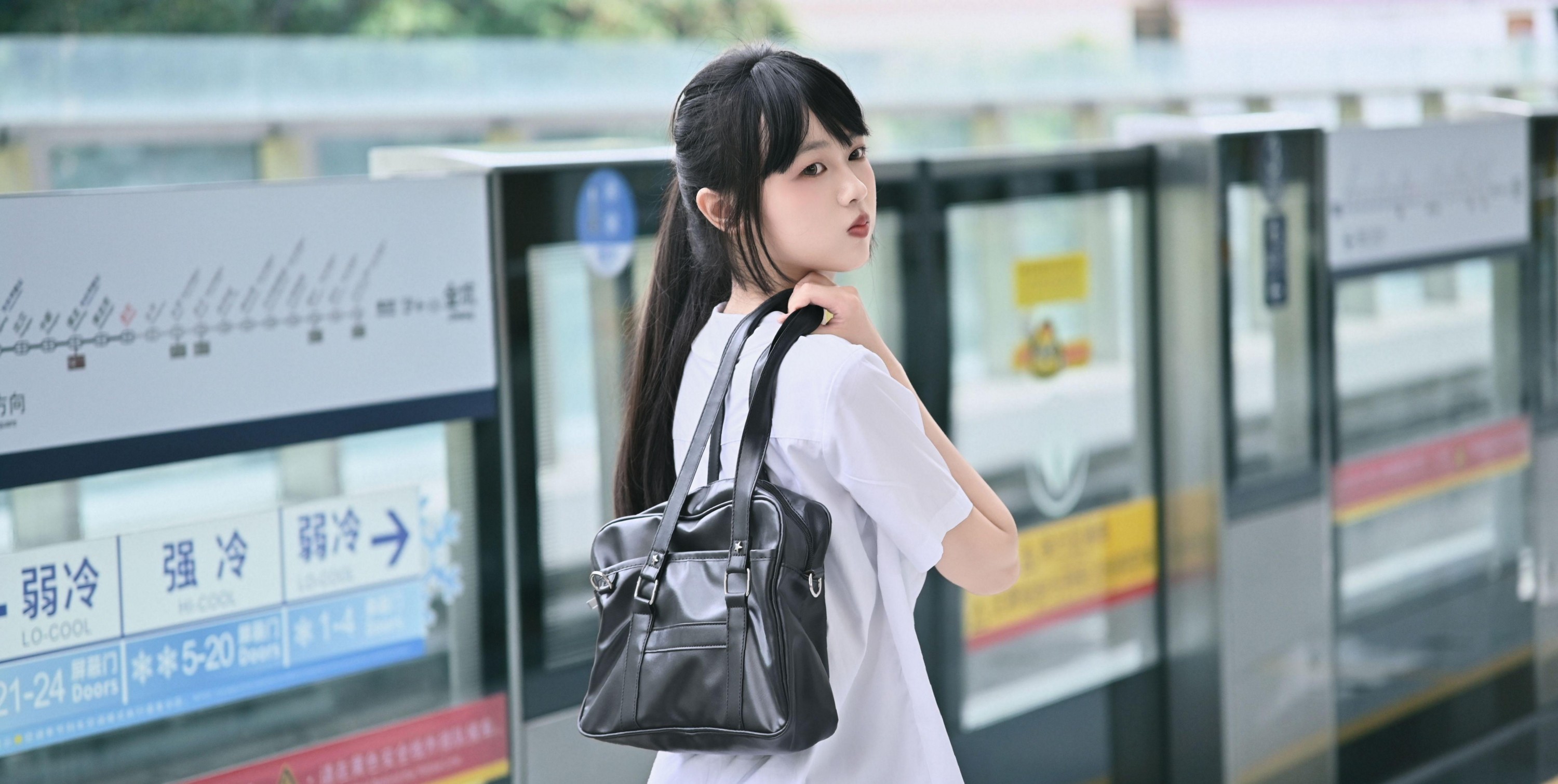 《地铁站拍摄》[9P] 插图2