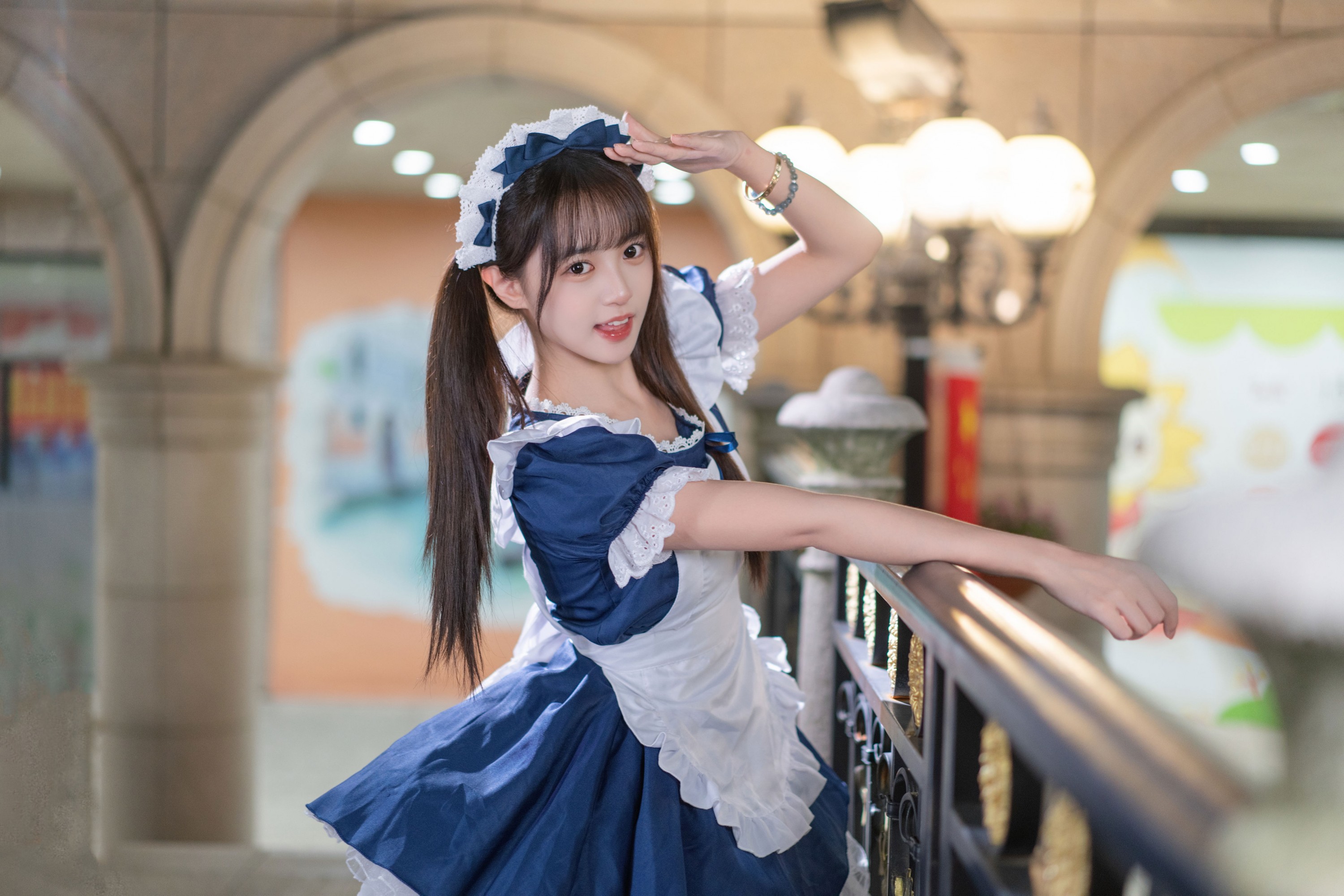 小亿 - 《蓝白甜莓：夜廊里的元气女仆》[56P] 插图4