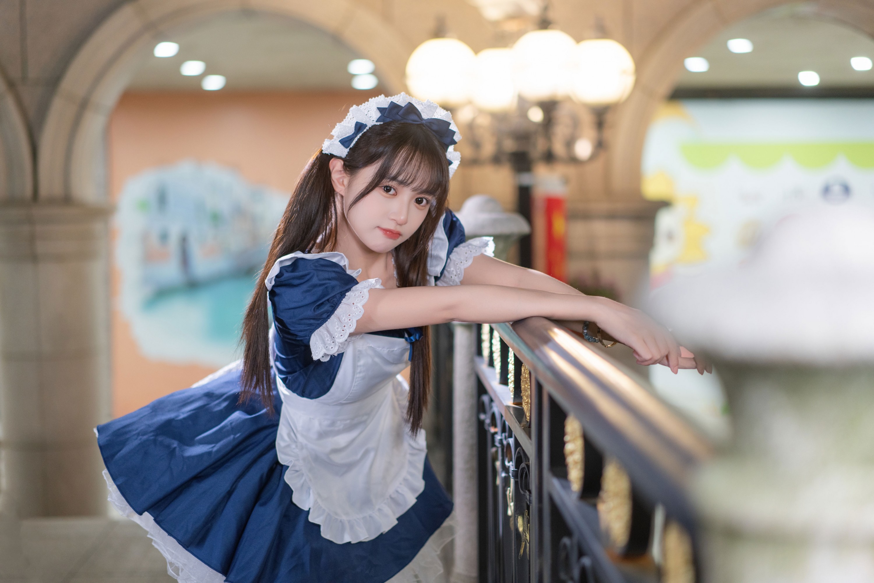 小亿 - 《蓝白甜莓：夜廊里的元气女仆》[56P] 插图3