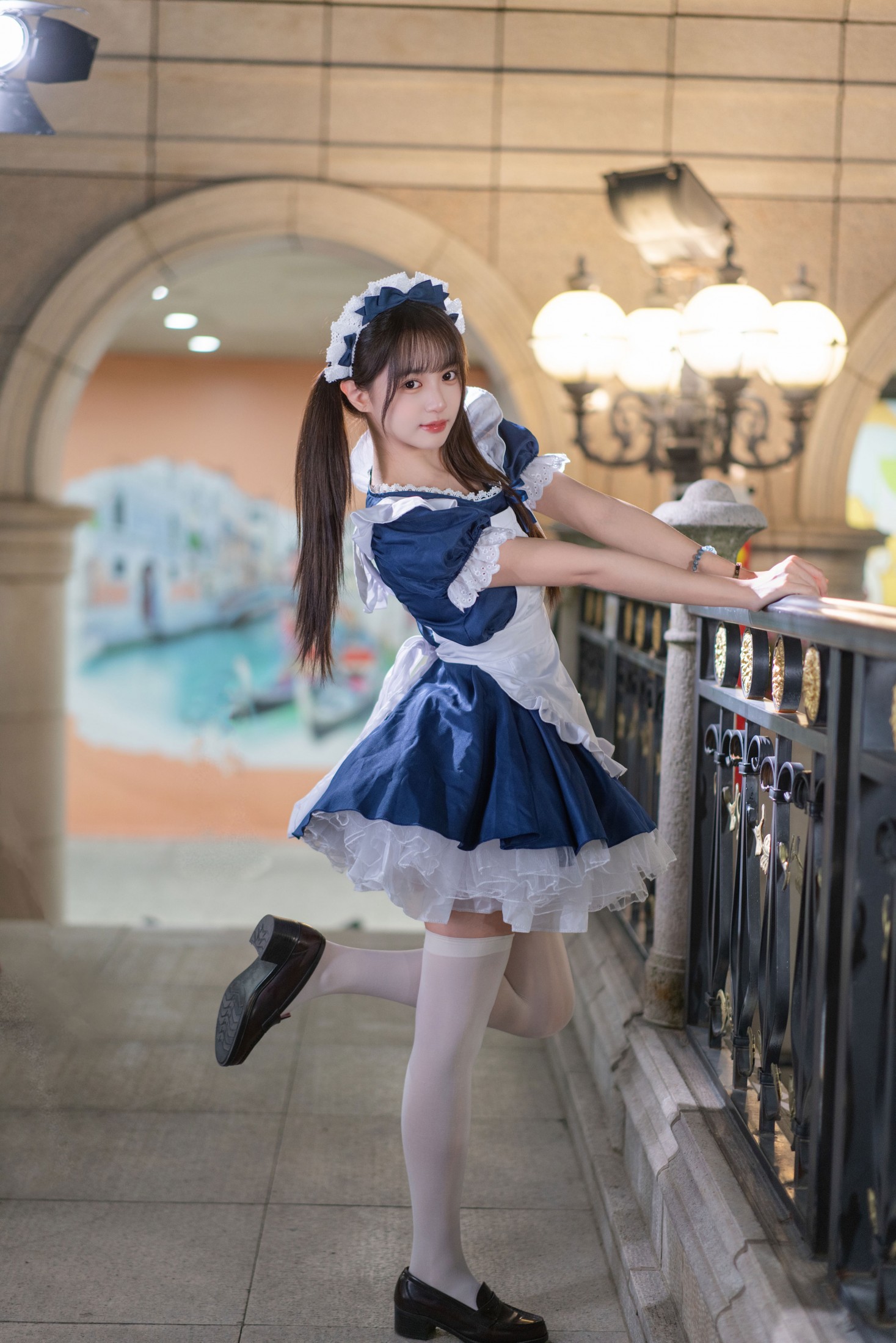 小亿 - 《蓝白甜莓：夜廊里的元气女仆》[56P]-66COS