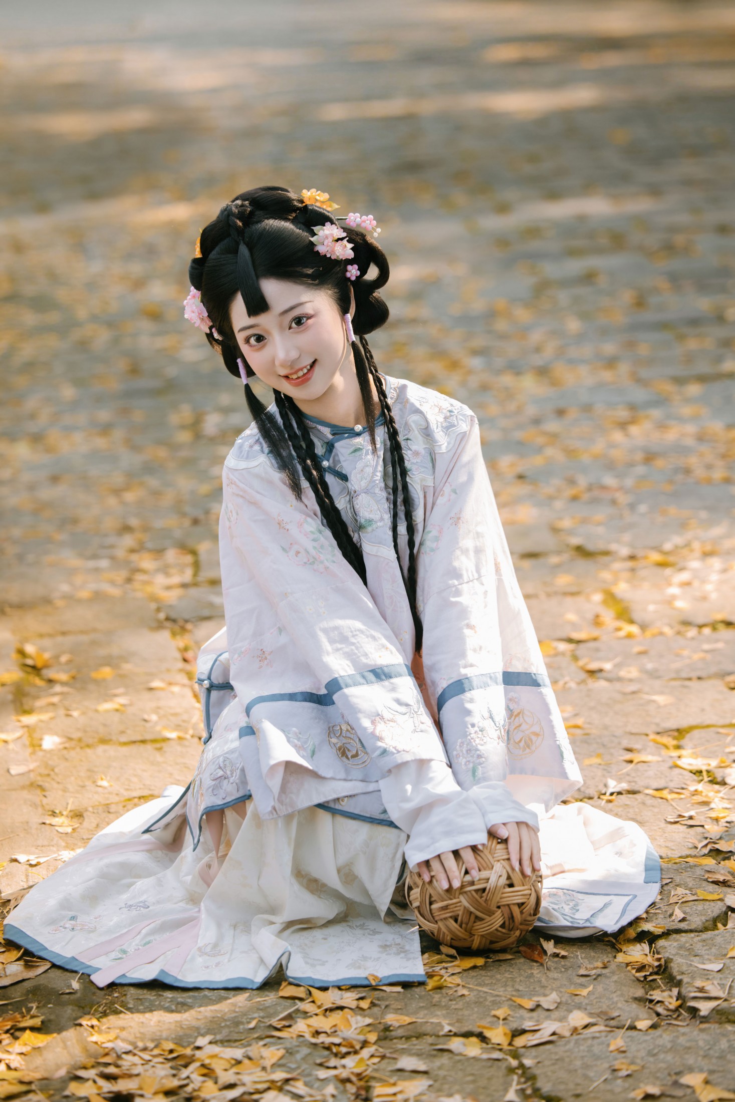 Yimi - 《在这个叶子如雪落的季节》[27P] 插图3