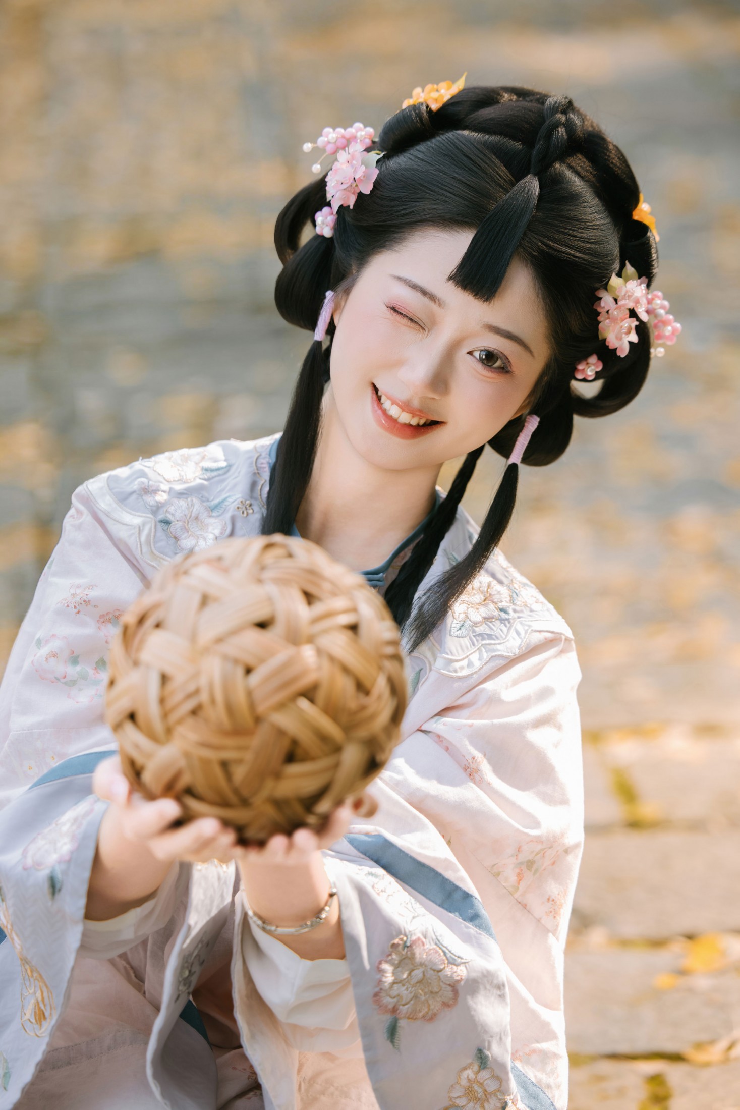 Yimi - 《在这个叶子如雪落的季节》[27P] 插图5