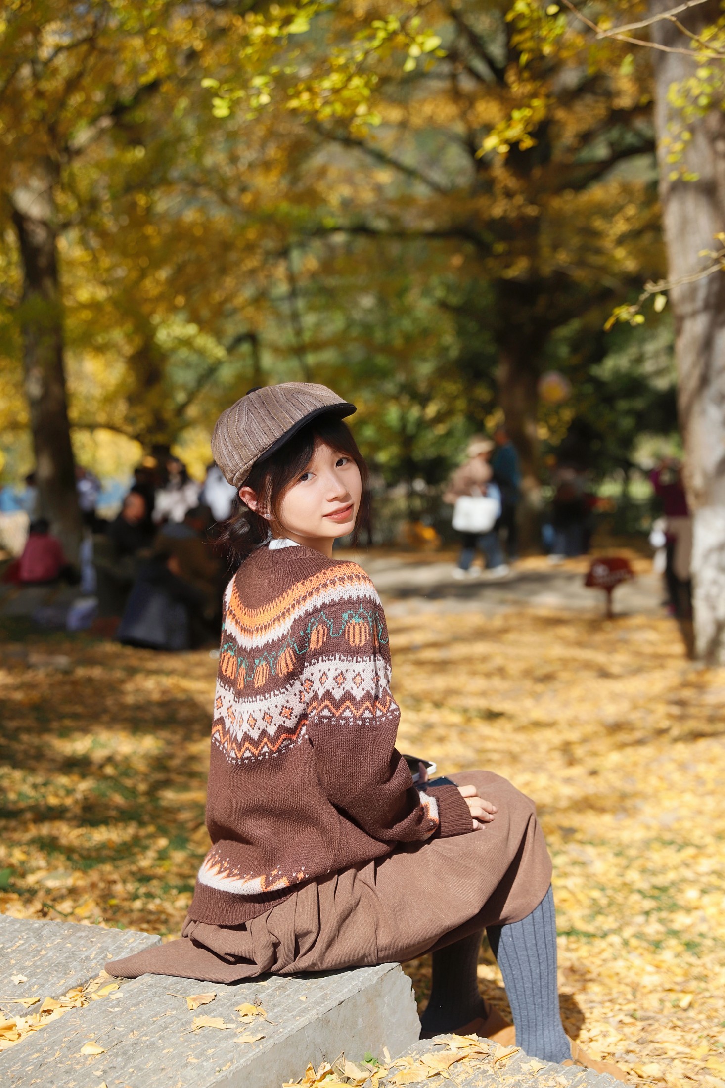 《秋天它温吞、平和、慢悠悠，和我的生命是同一种质地。》[29P] 插图5