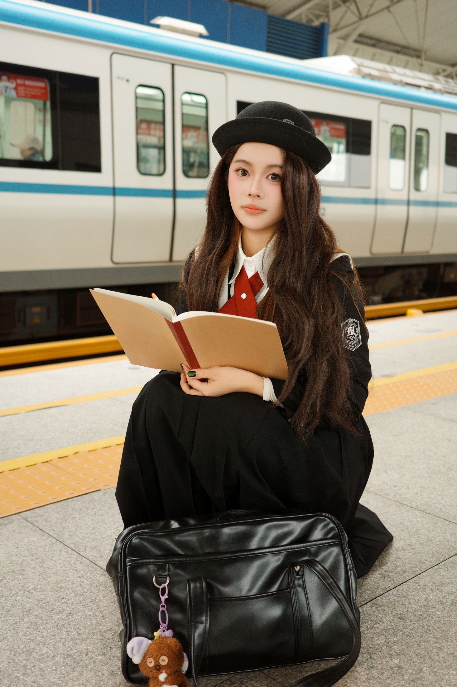 《轻轨站》[22P] 插图2