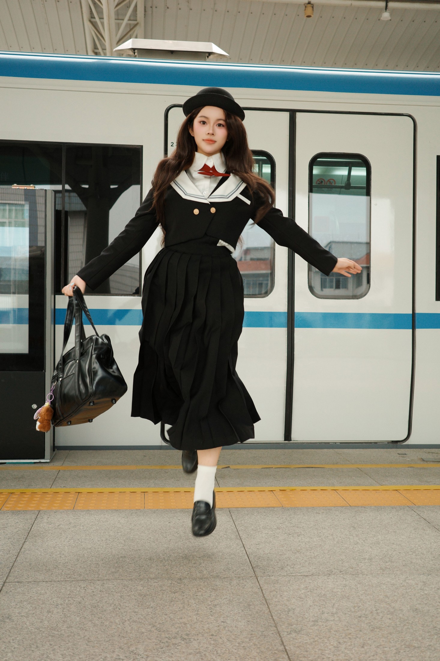 《轻轨站》[22P] 插图4