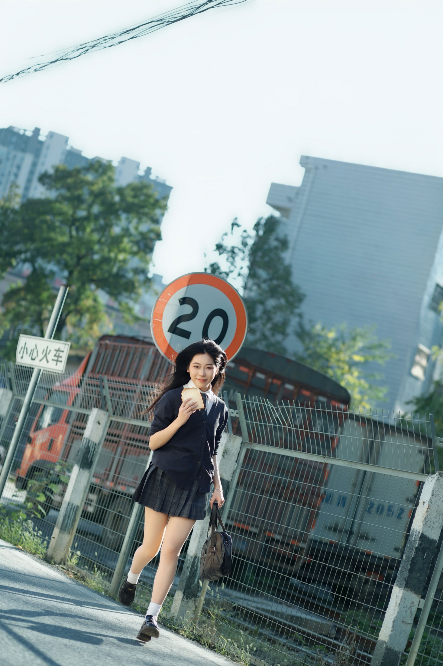 《在城市边缘的老铁路我身体里也有一列火车》[19P] 插图4