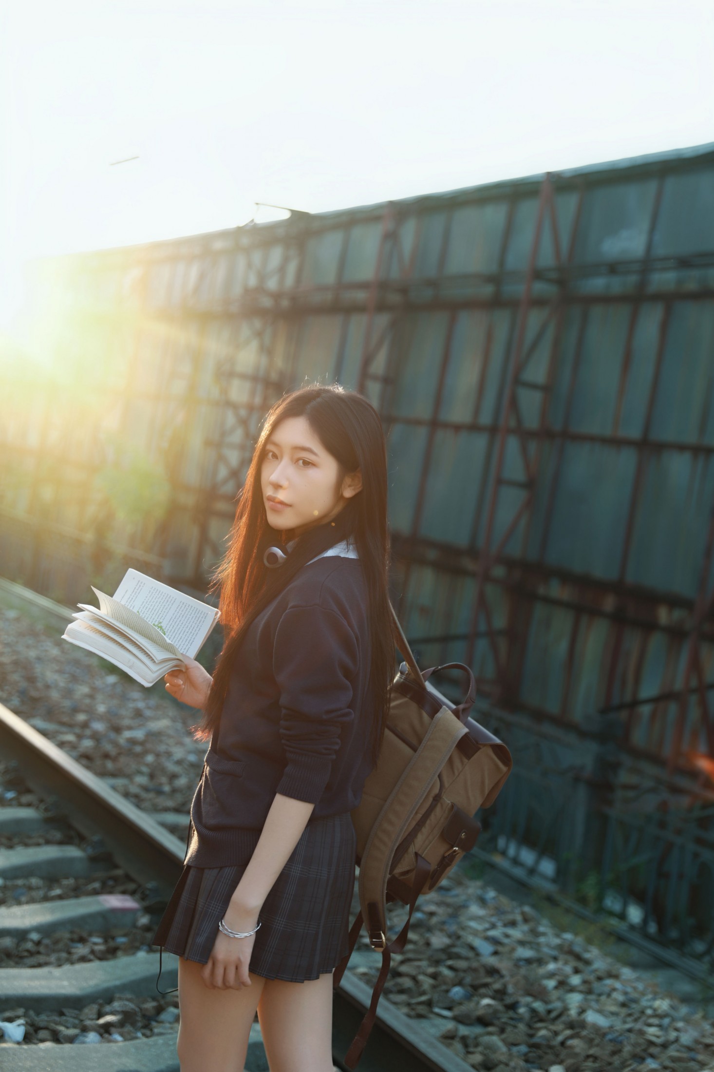 《在城市边缘的老铁路我身体里也有一列火车》[19P] 插图2