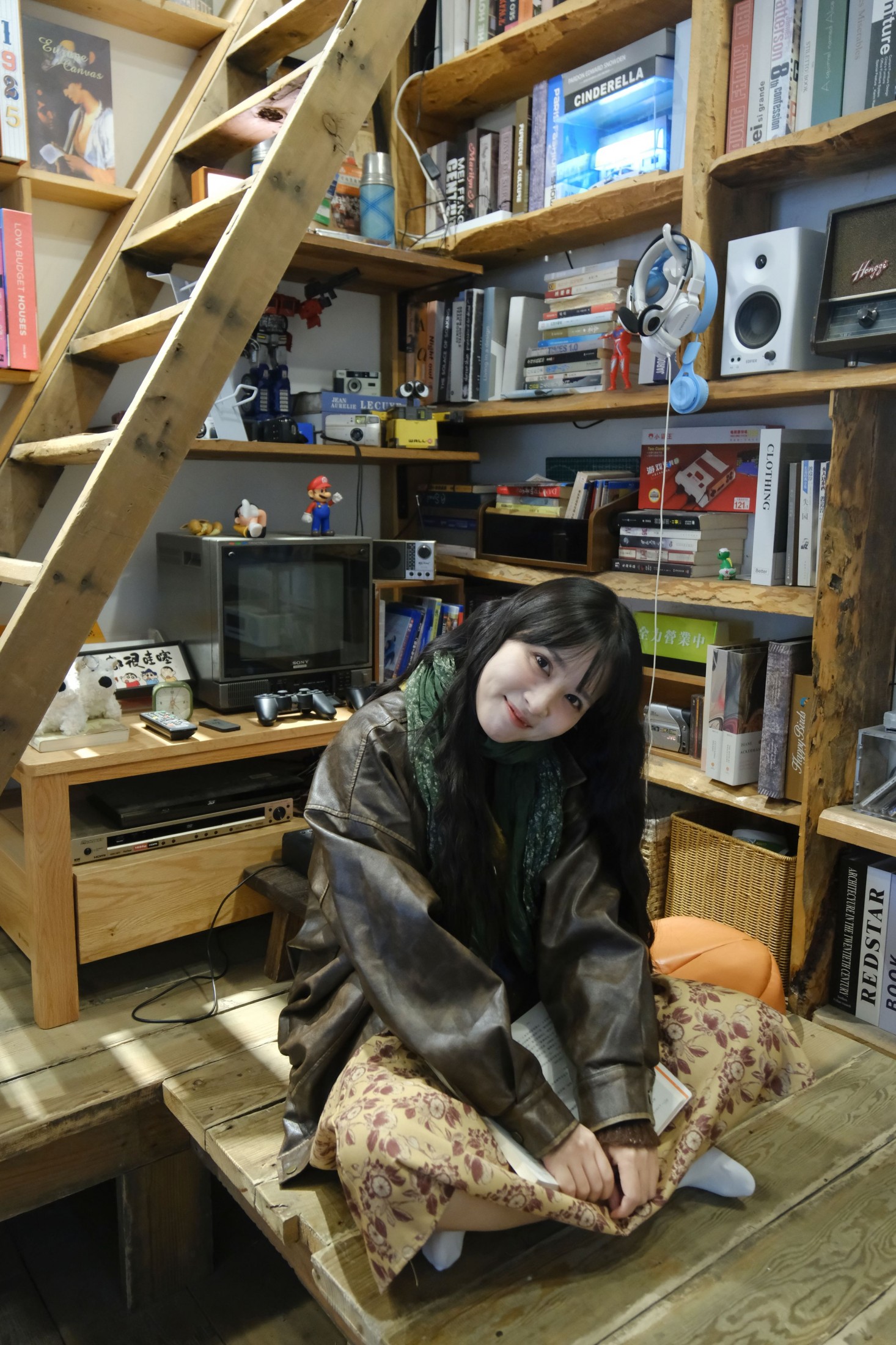 吃一大口鸡蛋 - 《存一点室内拍照姿势》[14P] 插图5